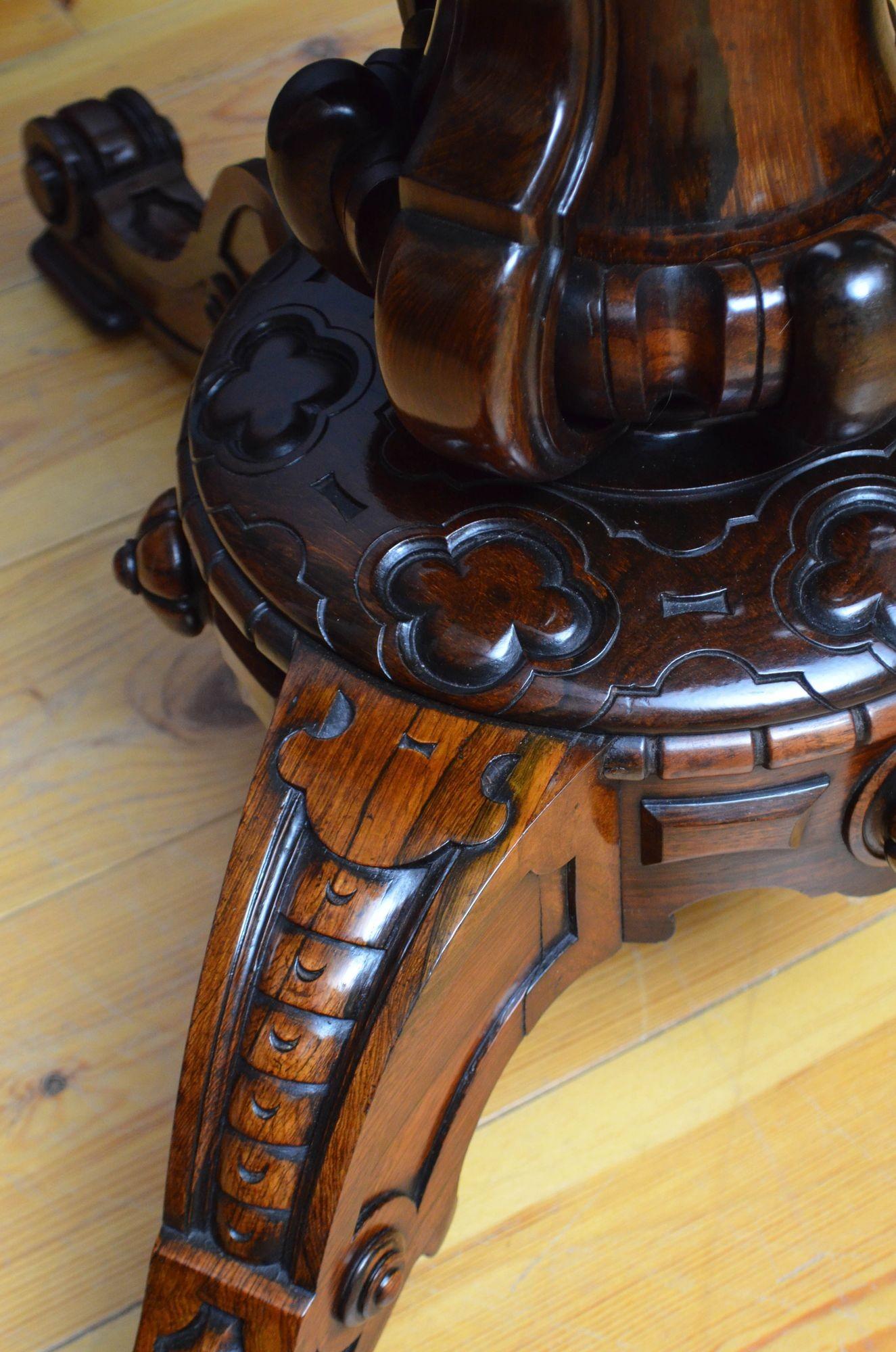 Victorian Rosewood Dining / Centre Table in The Manner of Robert Strahan & Co For Sale 11