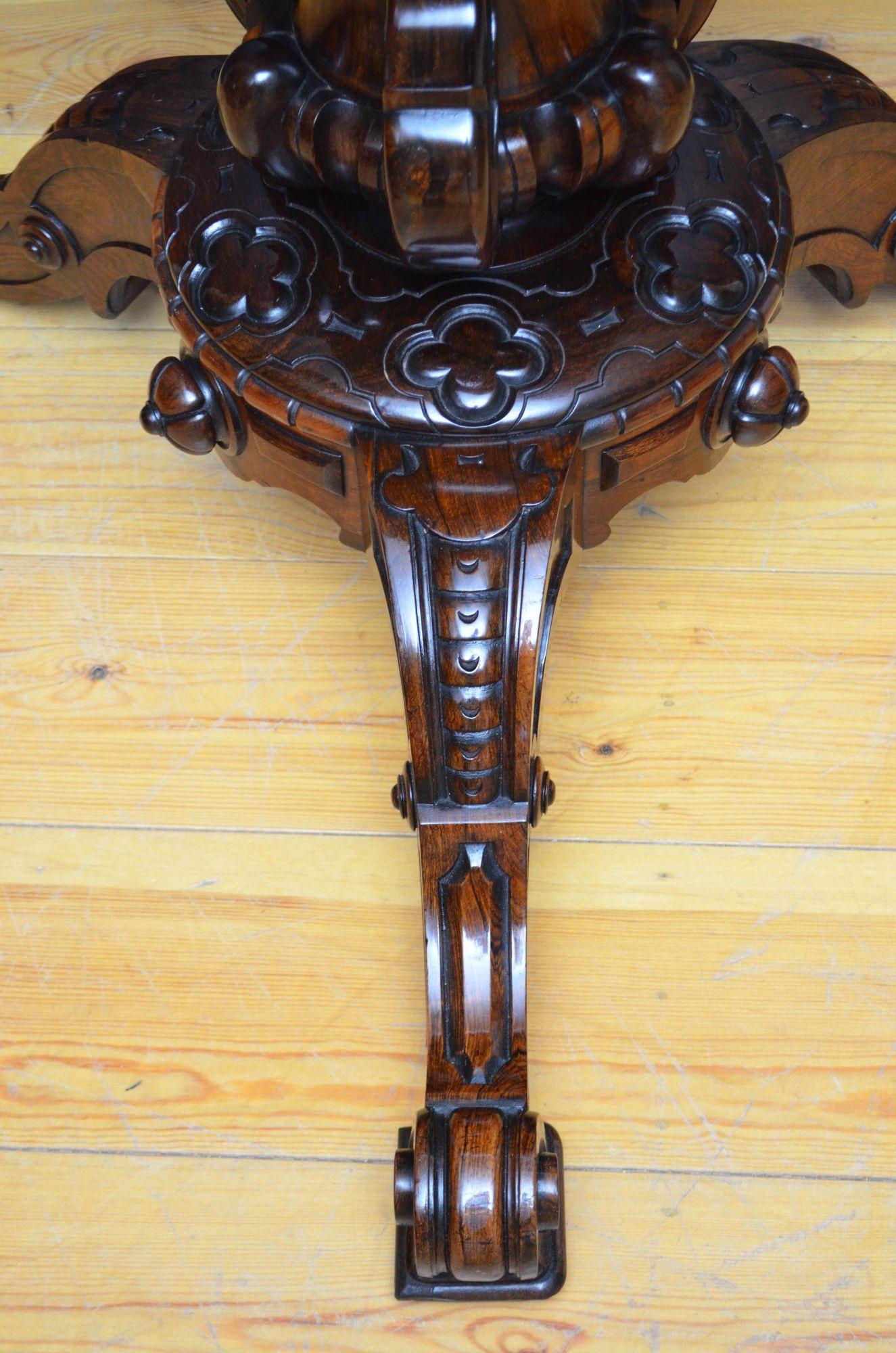 Victorian Rosewood Dining / Centre Table in The Manner of Robert Strahan & Co For Sale 13