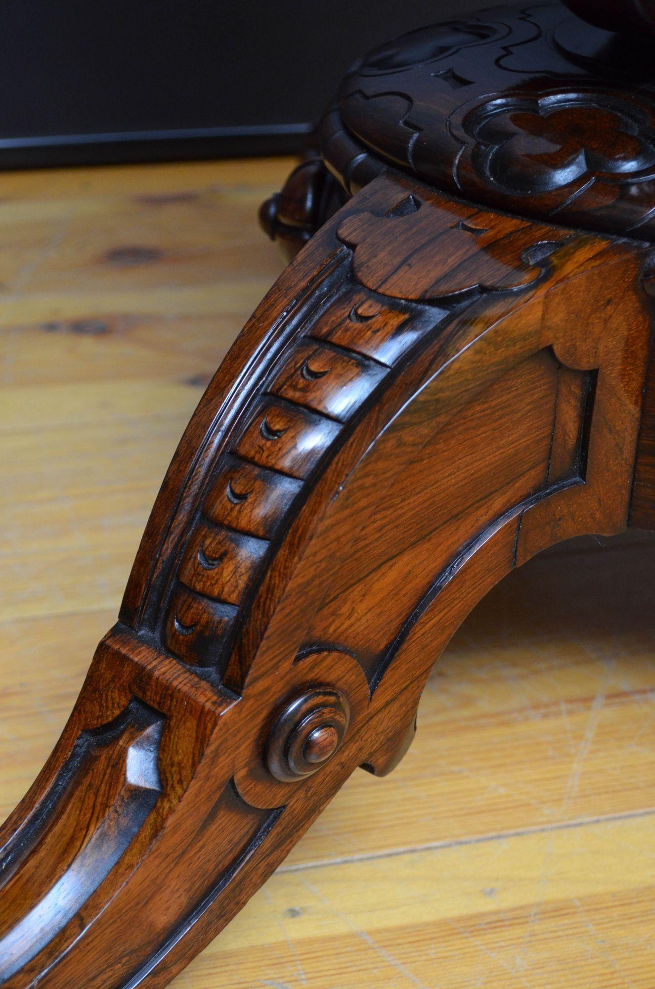 Victorian Rosewood Dining / Centre Table in The Manner of Robert Strahan & Co For Sale 14