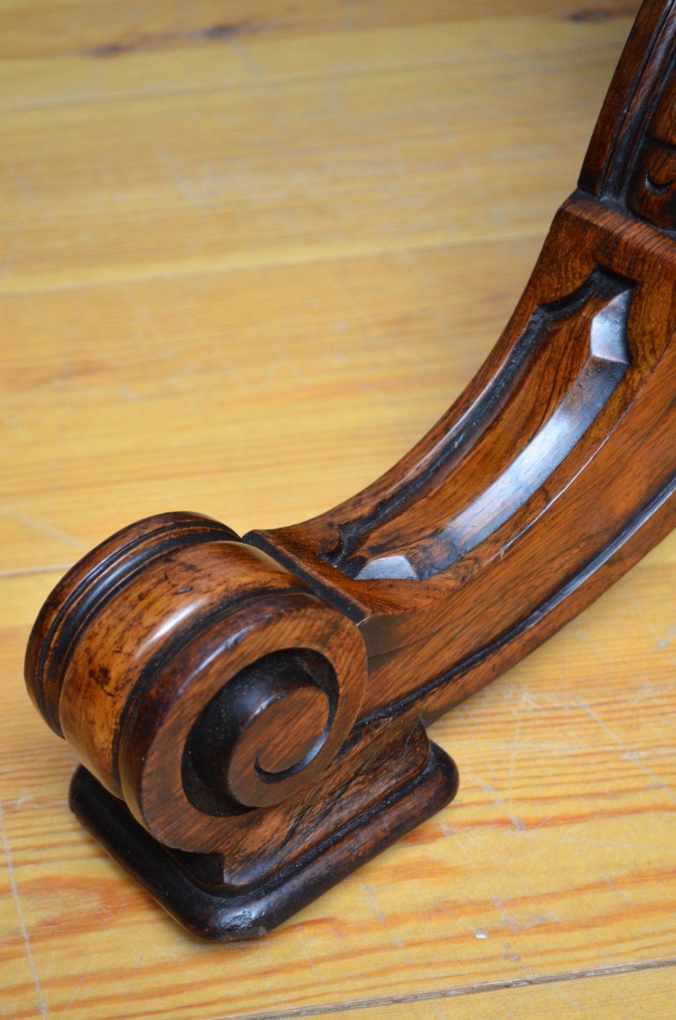 Victorian Rosewood Dining / Centre Table in The Manner of Robert Strahan & Co For Sale 15