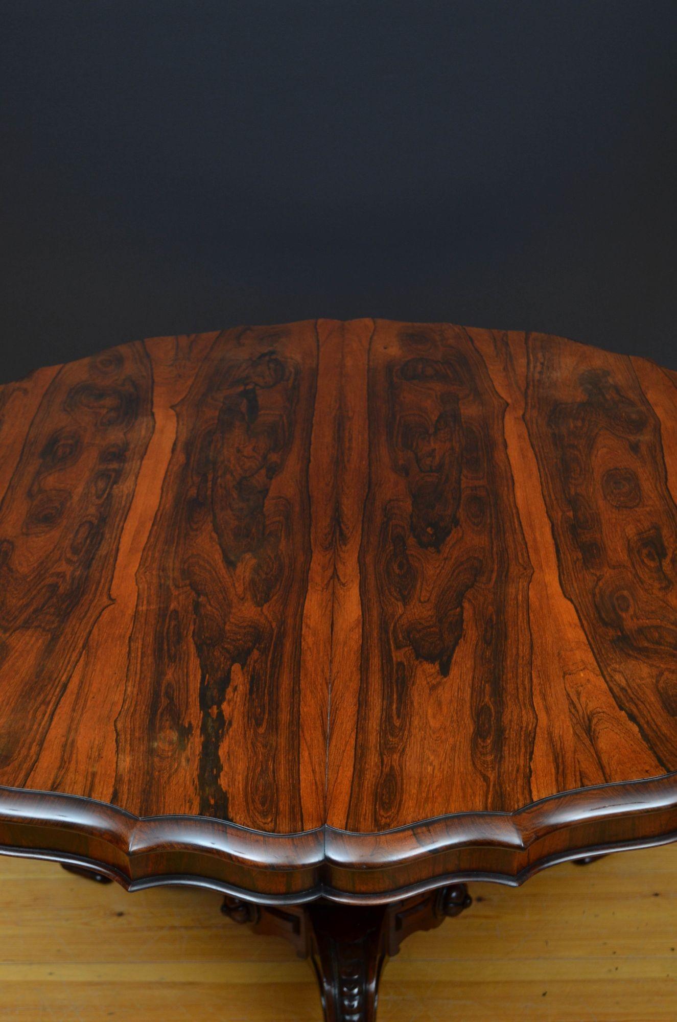 Victorian Rosewood Dining / Centre Table in The Manner of Robert Strahan & Co For Sale 1