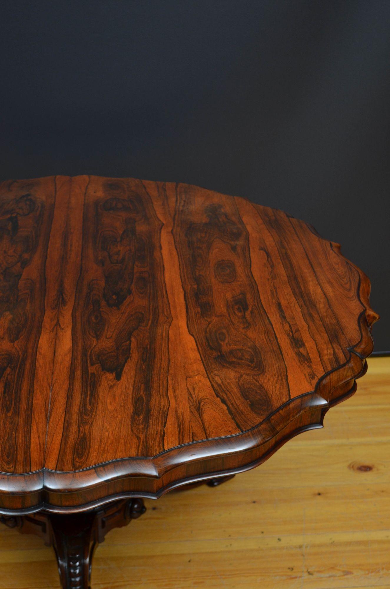 Victorian Rosewood Dining / Centre Table in The Manner of Robert Strahan & Co For Sale 2