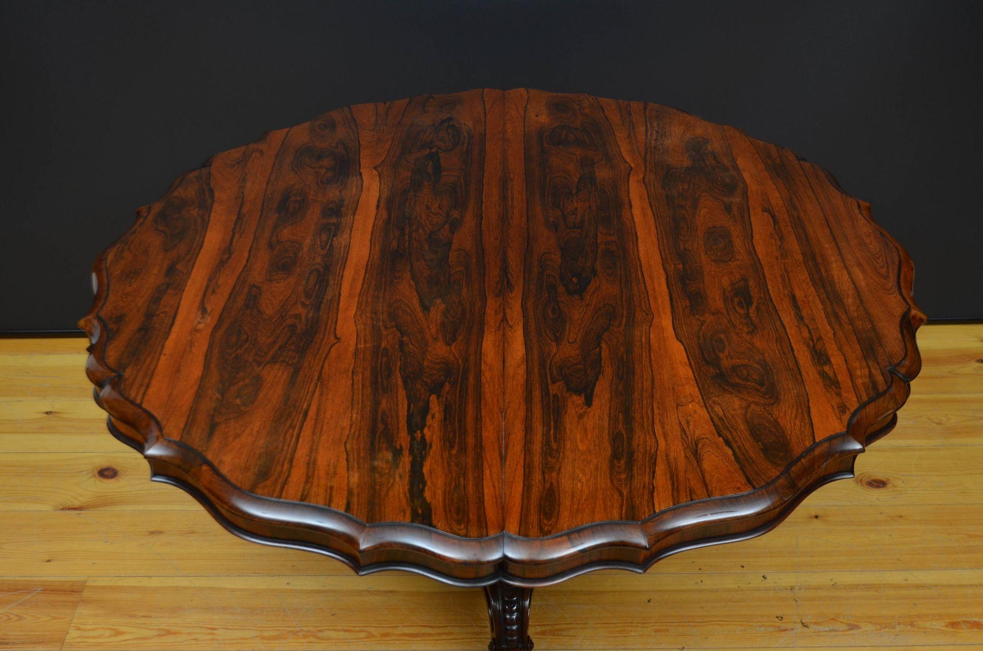 Victorian Rosewood Dining / Centre Table in The Manner of Robert Strahan & Co For Sale 3