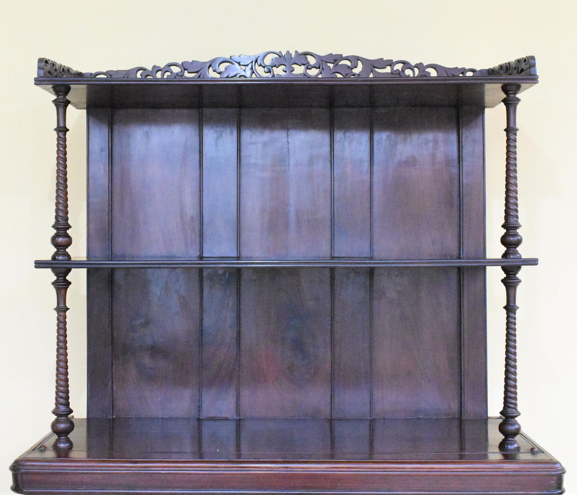 Victorian Rosewood Dresser/Cupboard In Fair Condition In Chelmsford, Essex