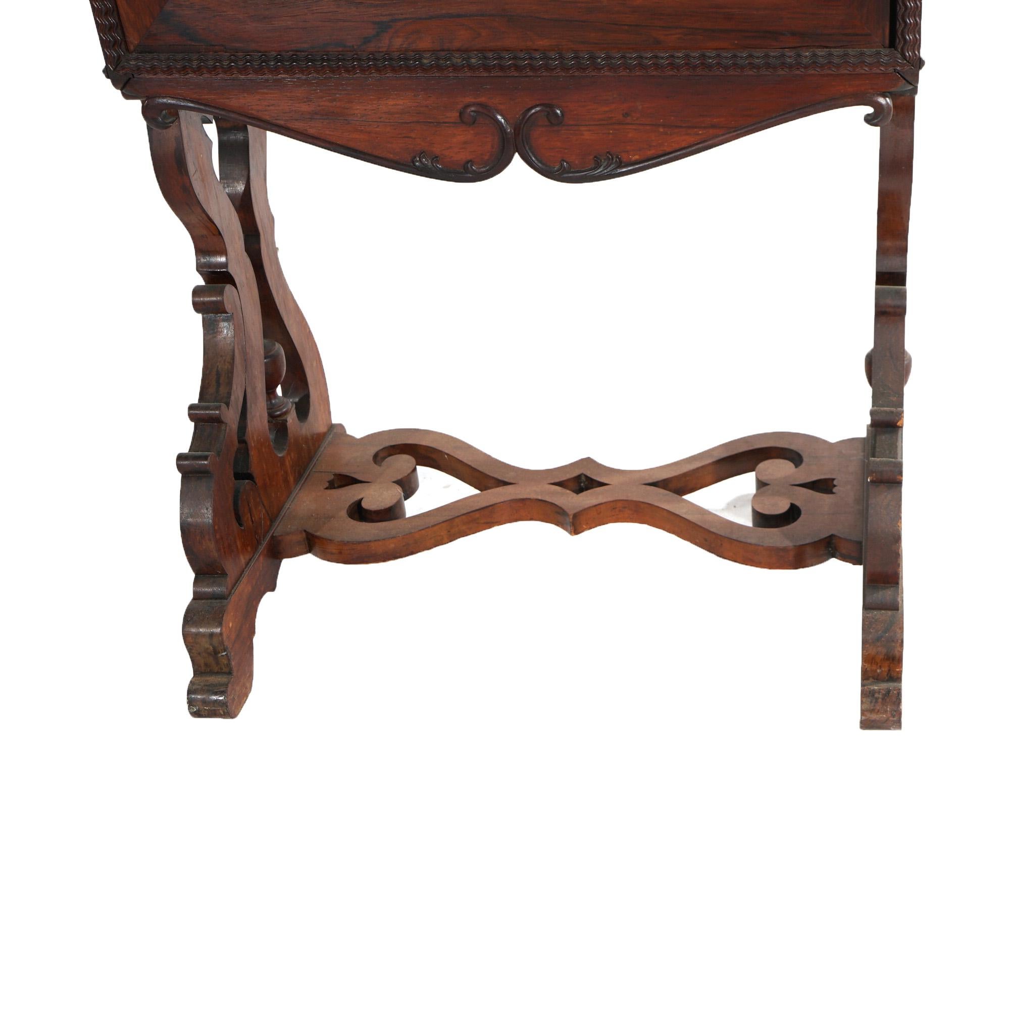 XIX secolo Scrivania vittoriana a ribalta in palissandro con stampa floreale e gambe a voluta c1870 in vendita