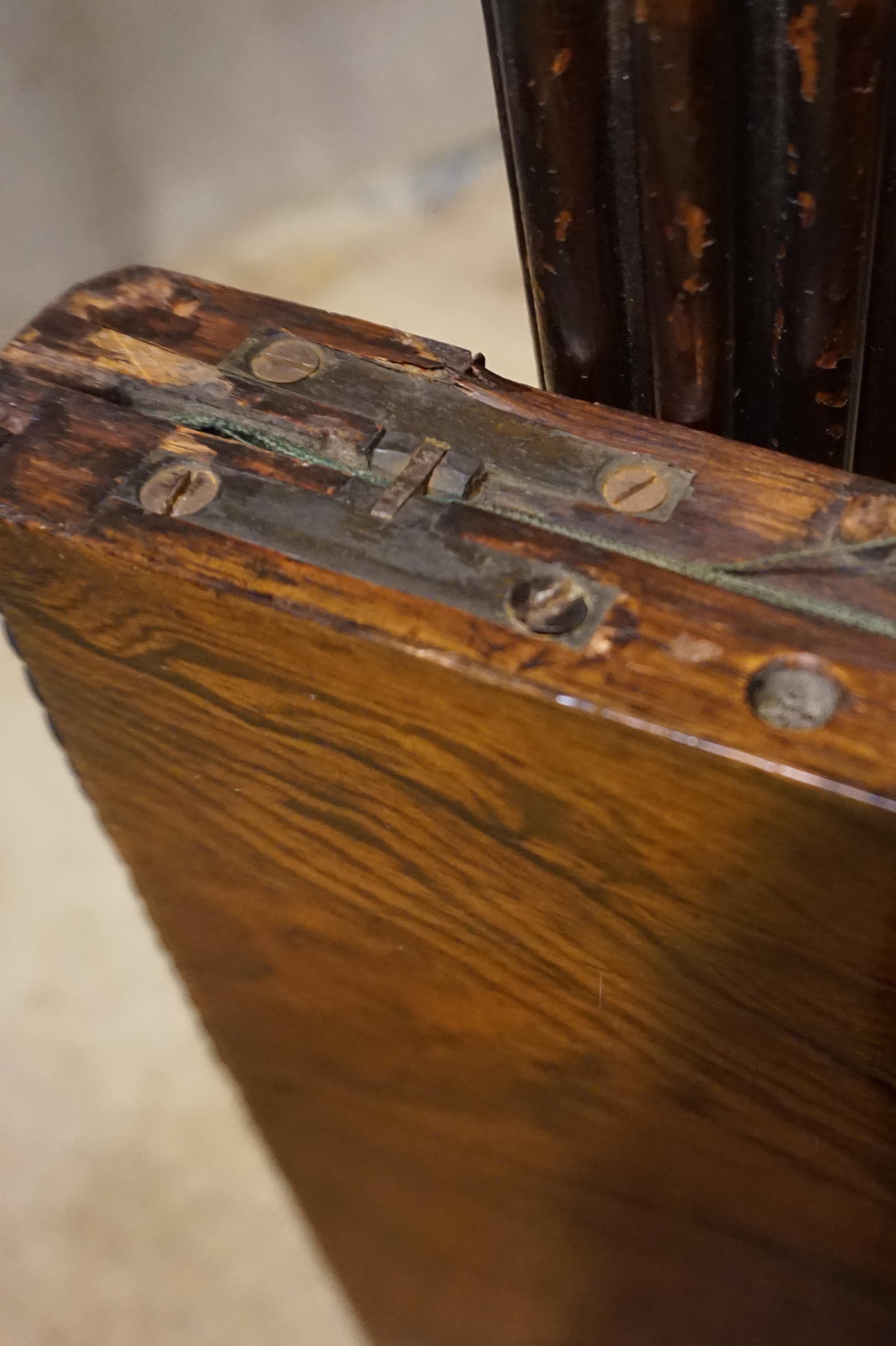 Viktorianischer Spieltisch aus Palisanderholz mit geschnitzten Beinen und Perlenkante im Angebot 8