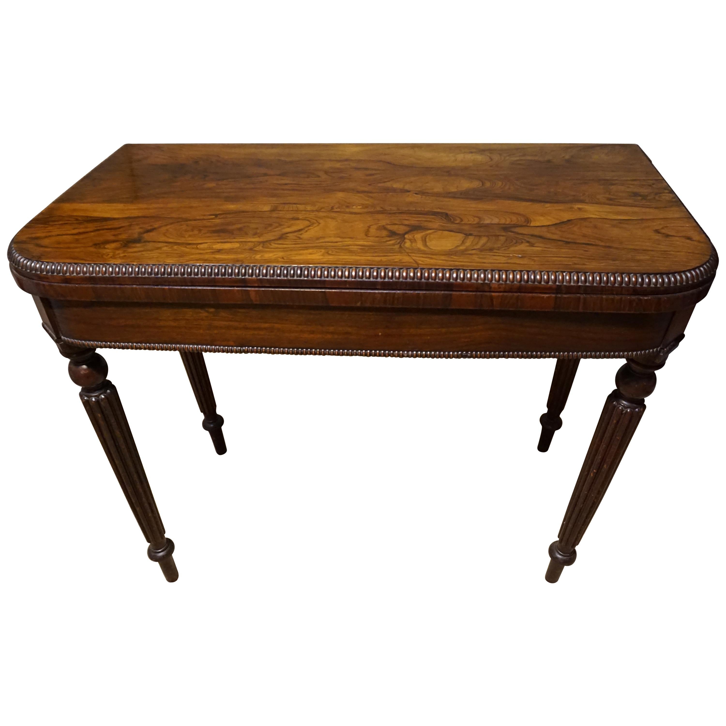 Viktorianischer Spieltisch aus Palisanderholz mit geschnitzten Beinen und Perlenkante