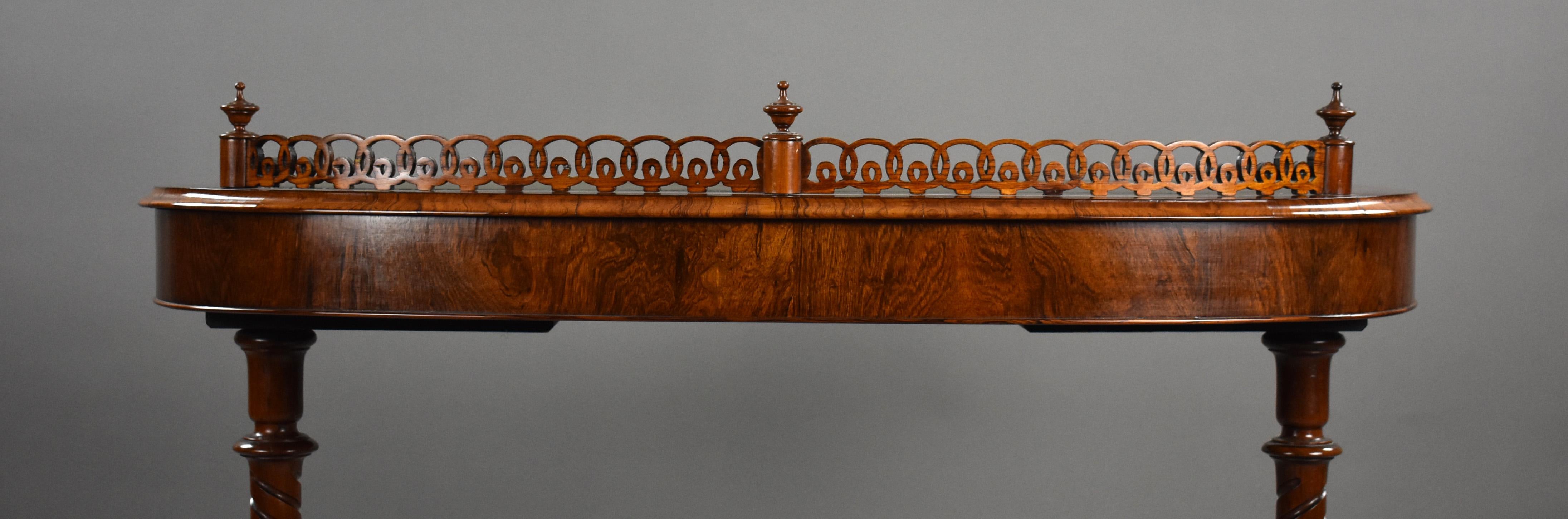 Table à écrire victorienne en bois de rose en forme de rein en vente 4