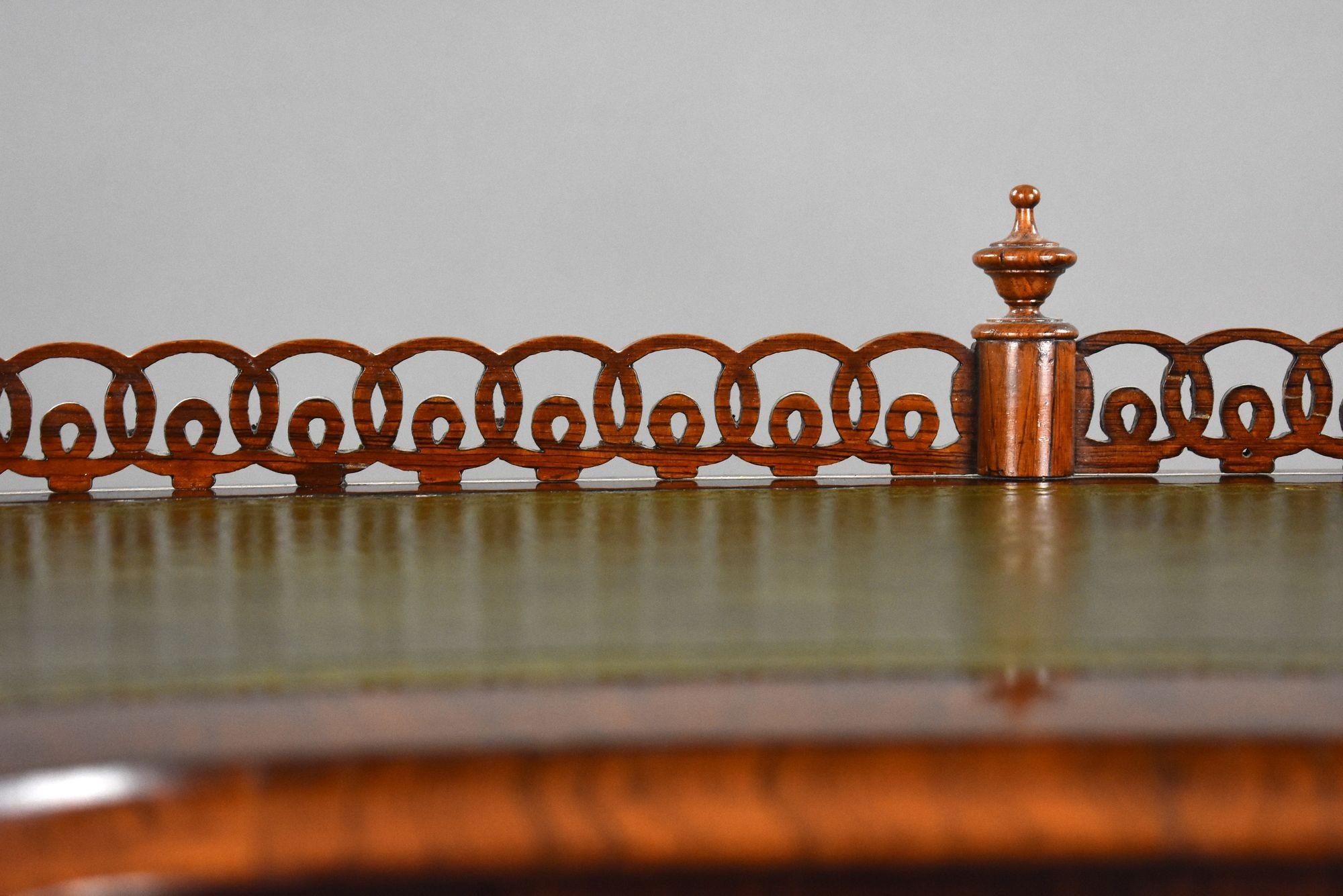 Table à écrire victorienne en bois de rose en forme de rein en vente 6