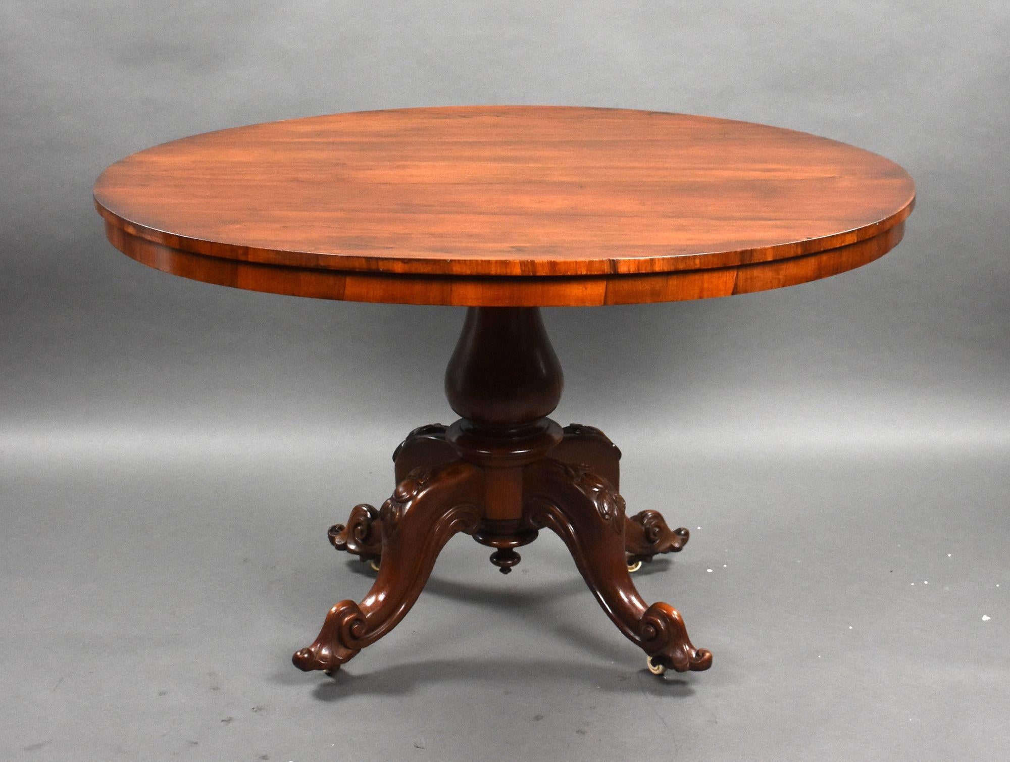 Table ovale victorienne en bois de rose en vente 1