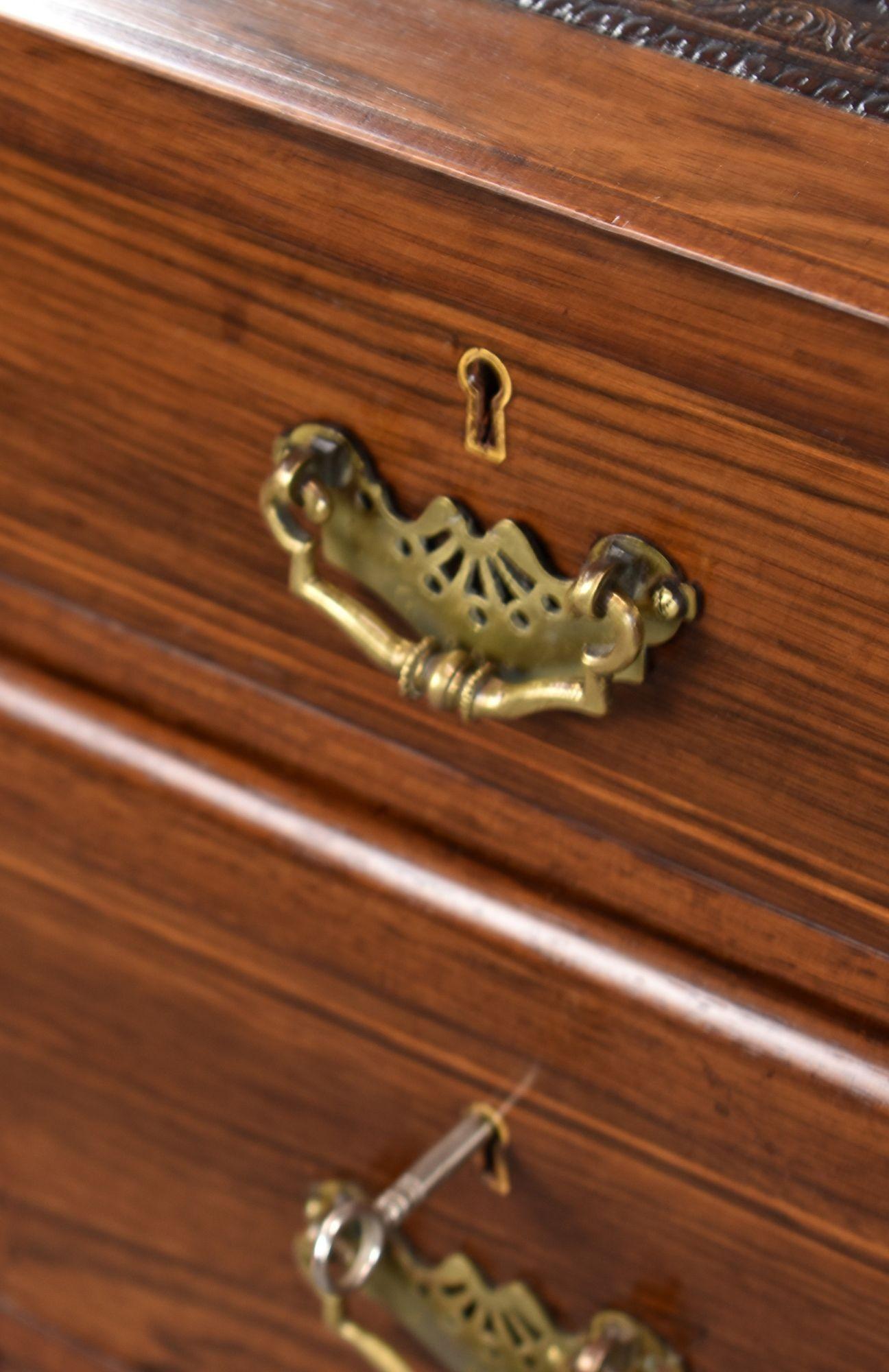 Victorian Rosewood Pedestal Desk For Sale 7