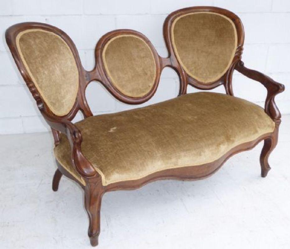 Victorian Rosewood Spoon Back Sofa For Sale 4