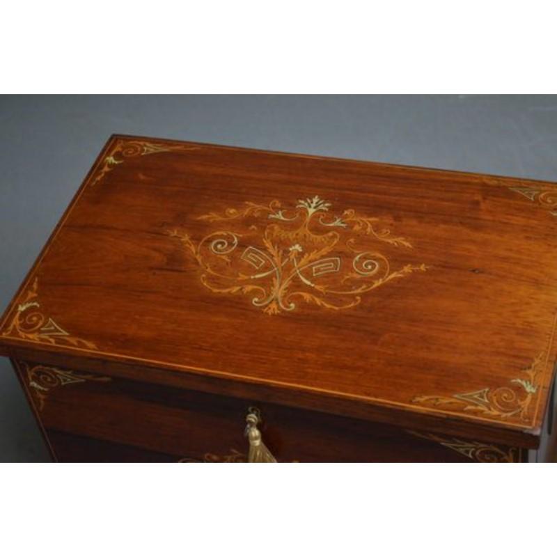 Sn2771 Fine quality and very attractive, Victorian, rosewood and mahogany writing slope, finely inlaid throughout, enclosing maroon leather writing surface, pen tray and letter/ paper compartment, all in wonderful original condition, ready to place