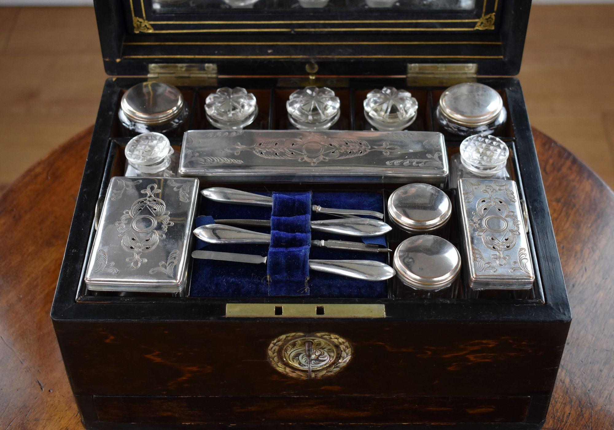 Victorian Rosewood Travelling Vanity/Jewellery Box For Sale 5