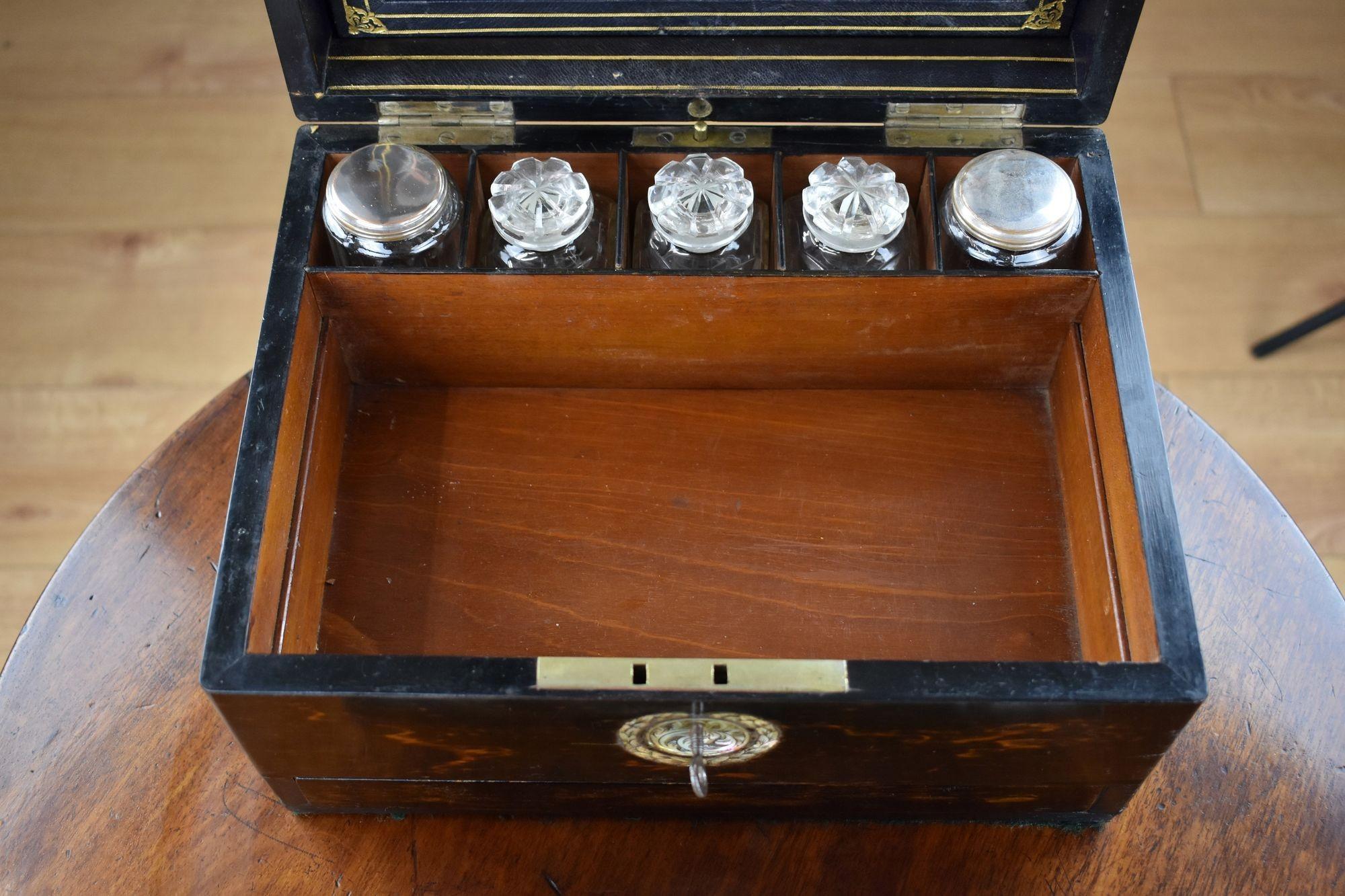 Victorian Rosewood Travelling Vanity/Jewellery Box For Sale 9