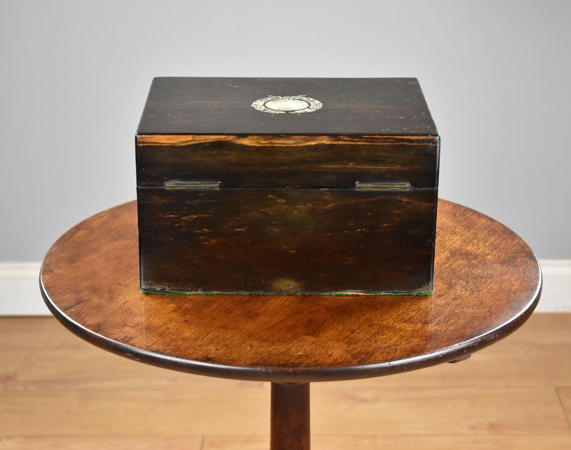 Victorian Rosewood Travelling Vanity/Jewellery Box In Good Condition For Sale In Chelmsford, Essex