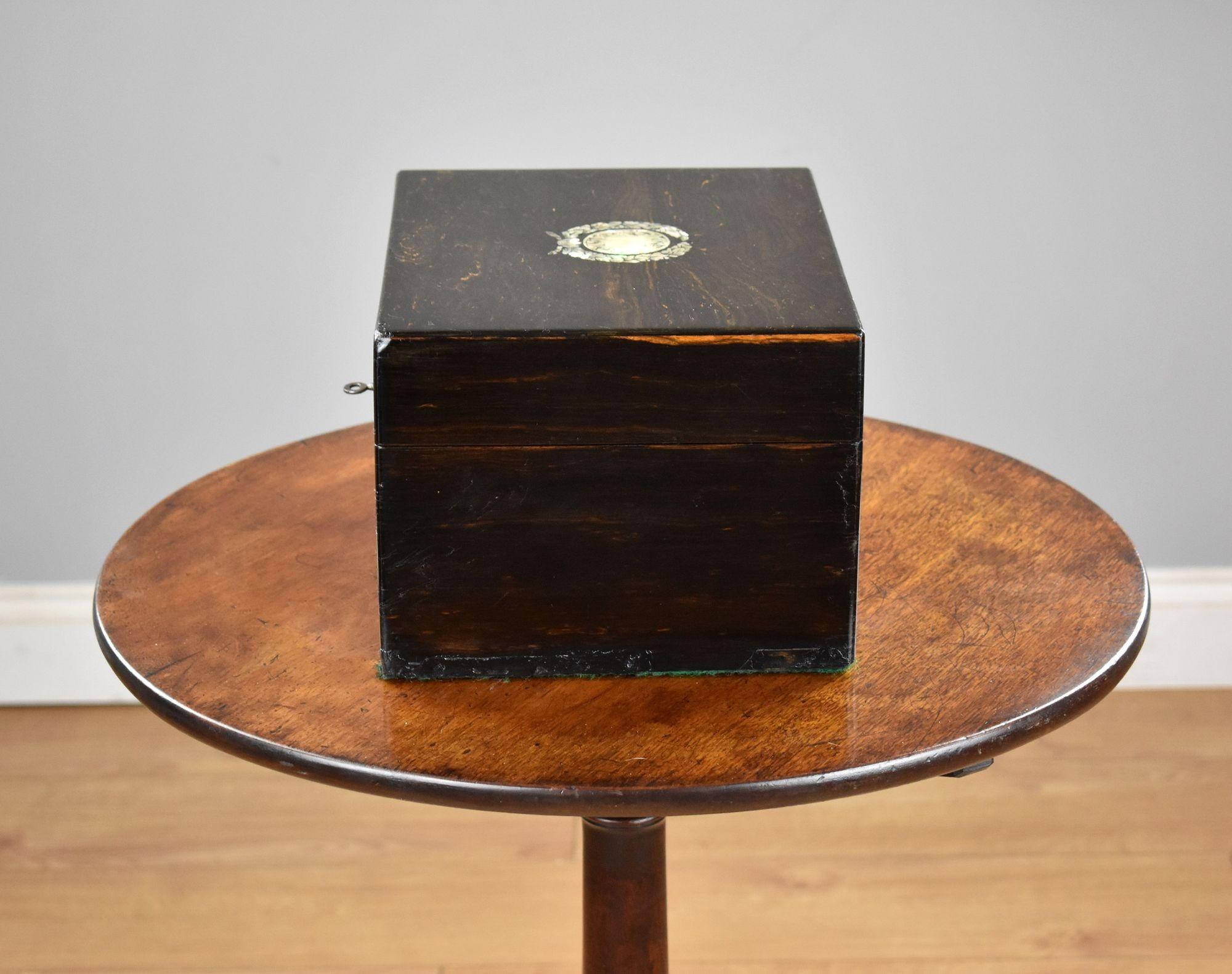 Mid-19th Century Victorian Rosewood Travelling Vanity/Jewellery Box For Sale
