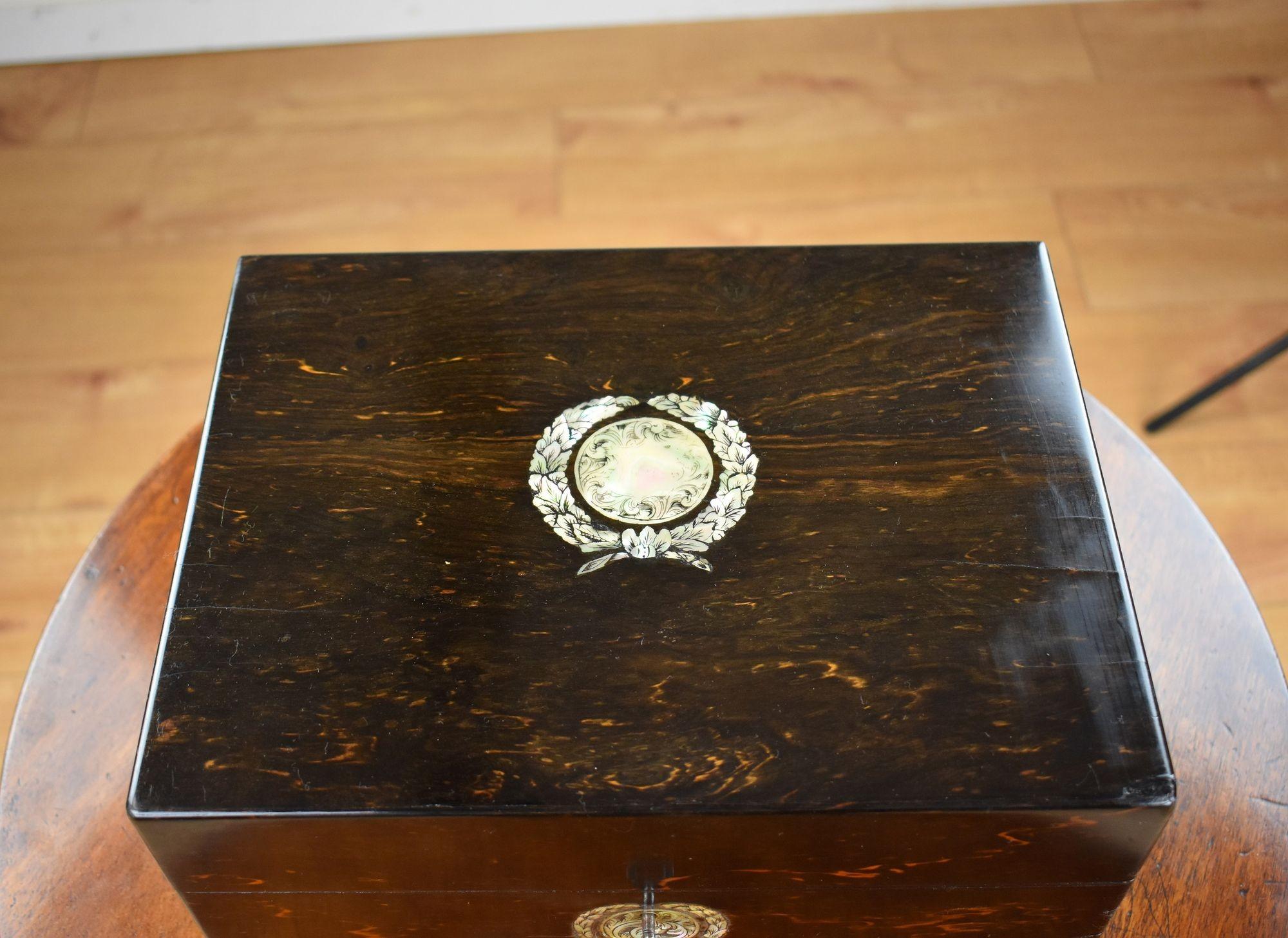 Victorian Rosewood Travelling Vanity/Jewellery Box For Sale 1