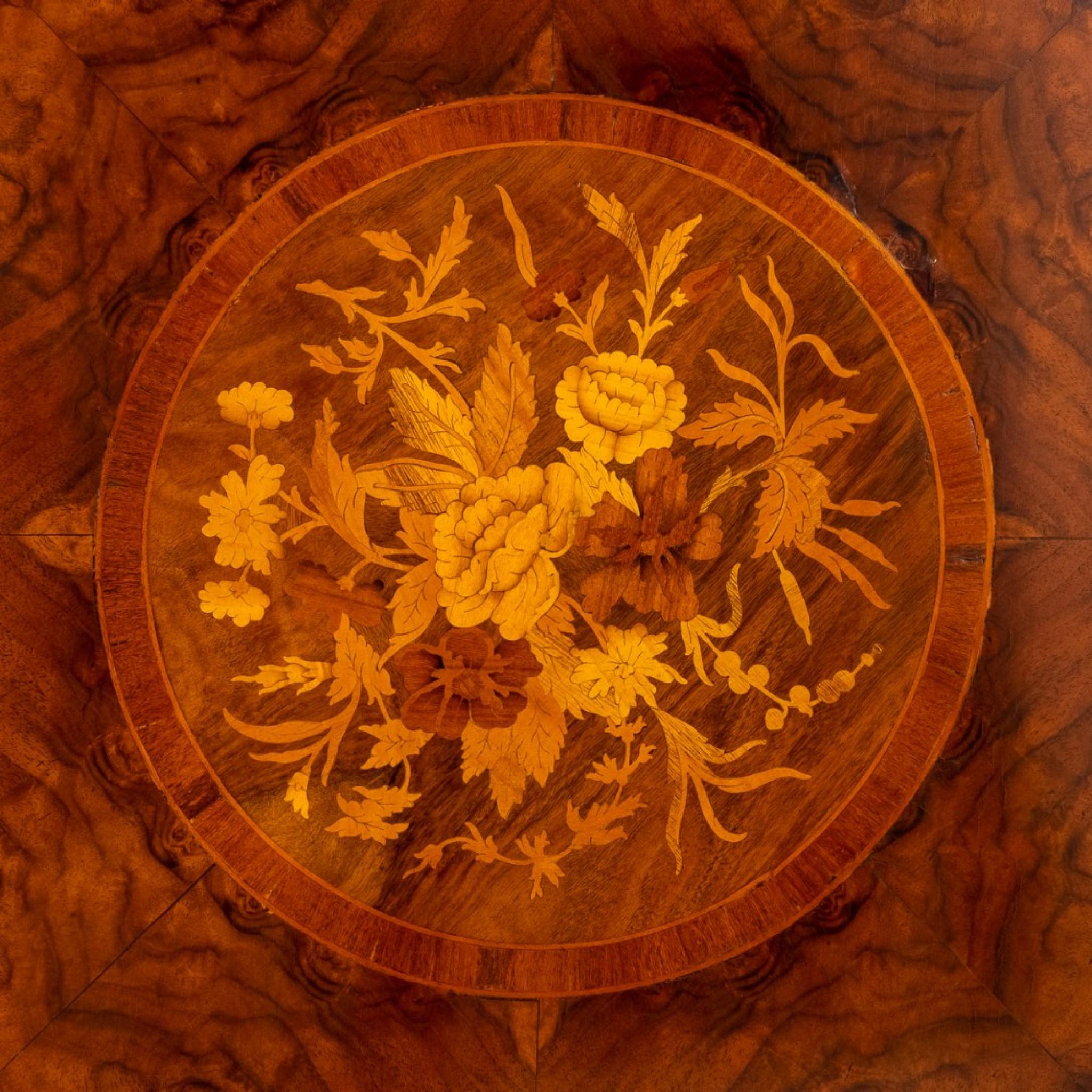 Victorian Round Dining Table Marquetry Inlay In Good Condition For Sale In Potters Bar, GB