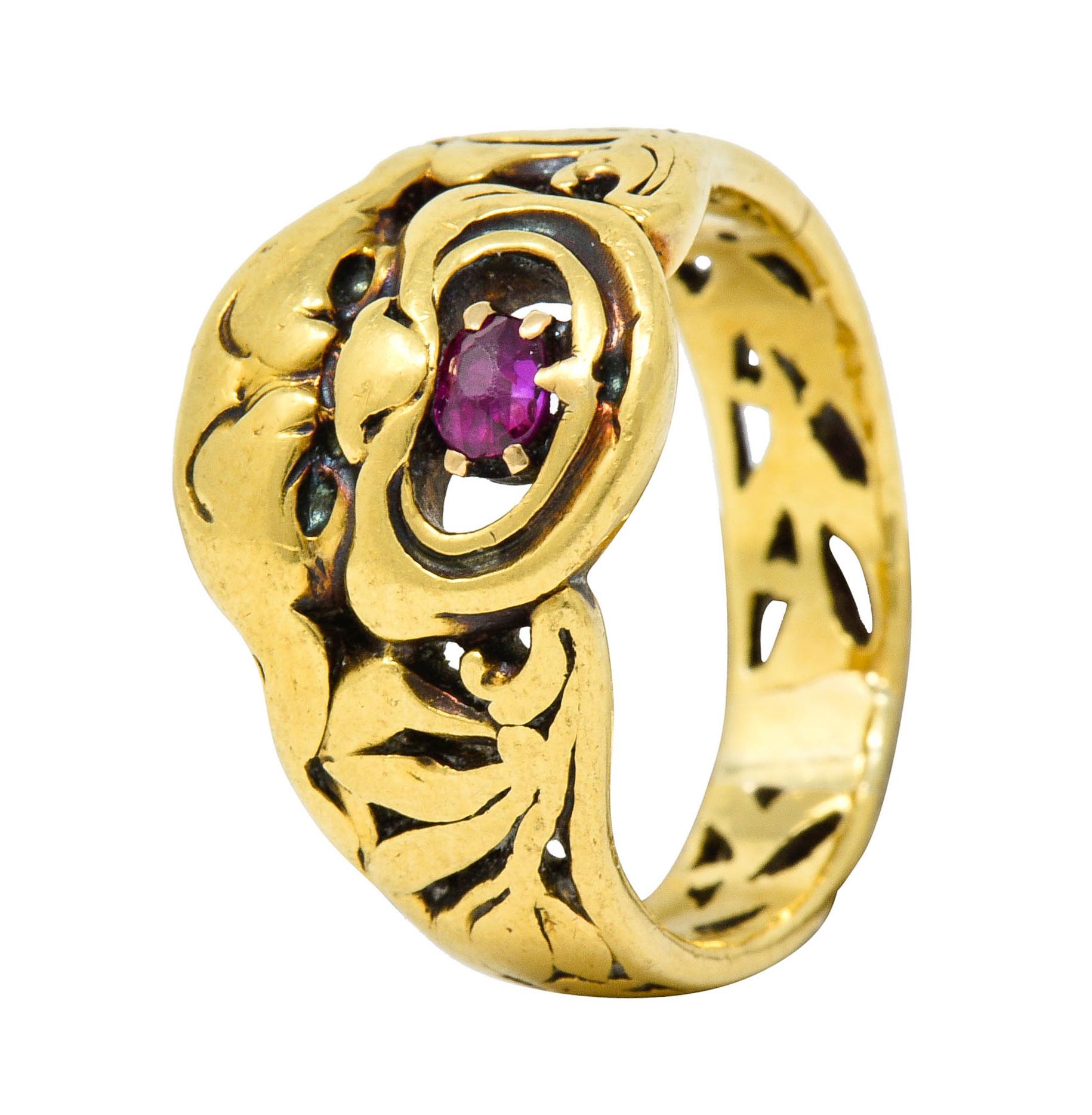 Victorian Ruby 18 Karat Gold Gargoyle Foliate Band Ring In Excellent Condition In Philadelphia, PA