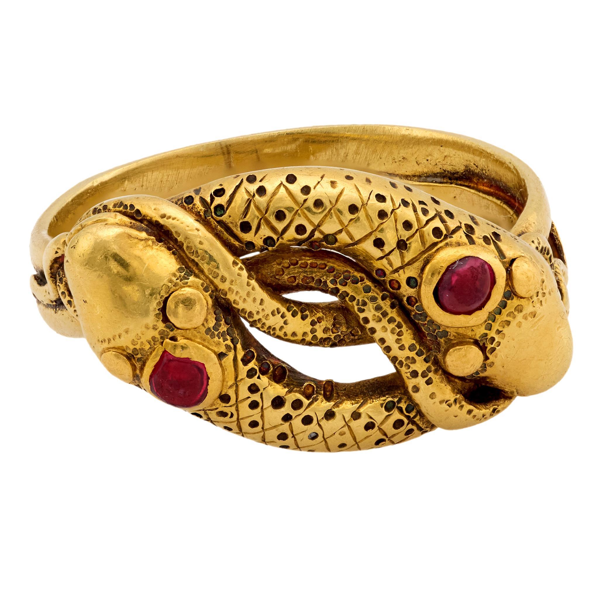 Victorien Bague victorienne à double serpent en or jaune 18k et rubis en vente
