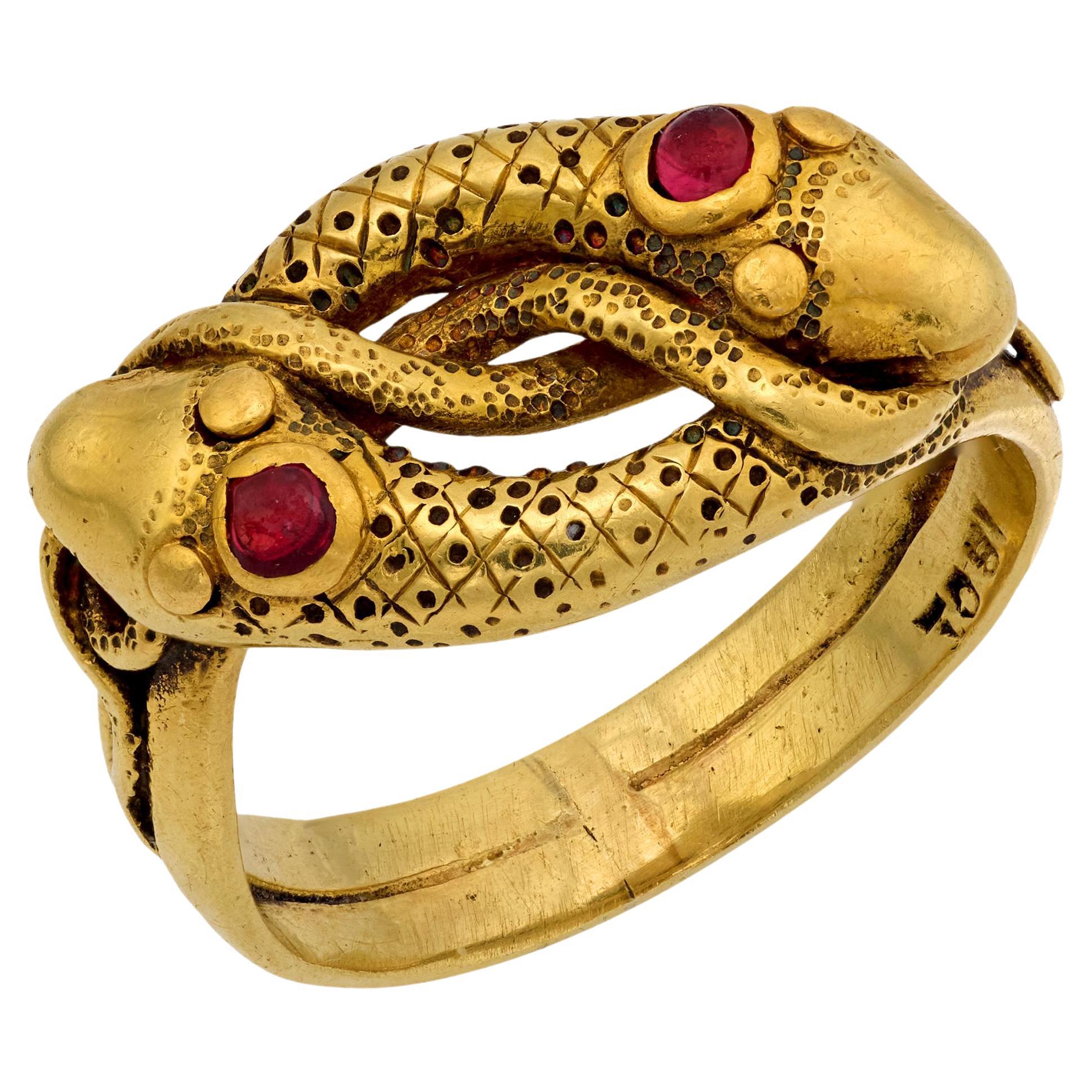 Bague victorienne à double serpent en or jaune 18k et rubis