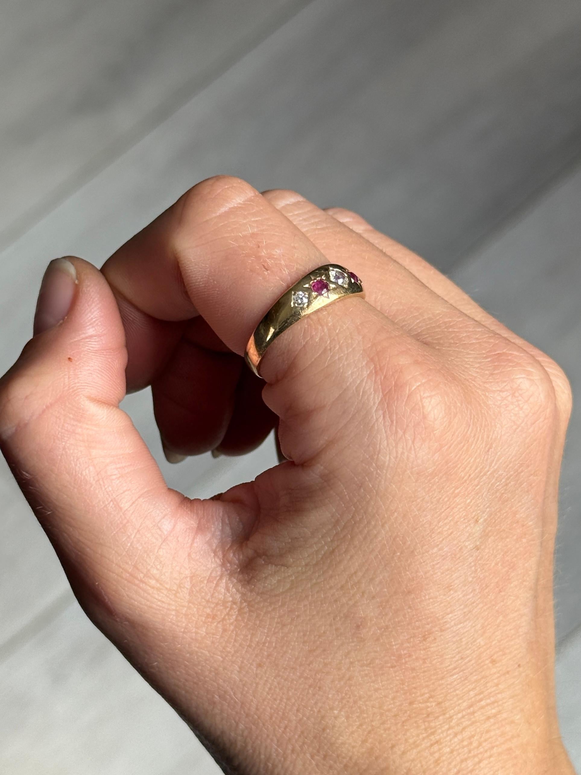 Round Cut Victorian Ruby and Diamond 18 Carat Gold Five-Stone Star Setting Ring For Sale