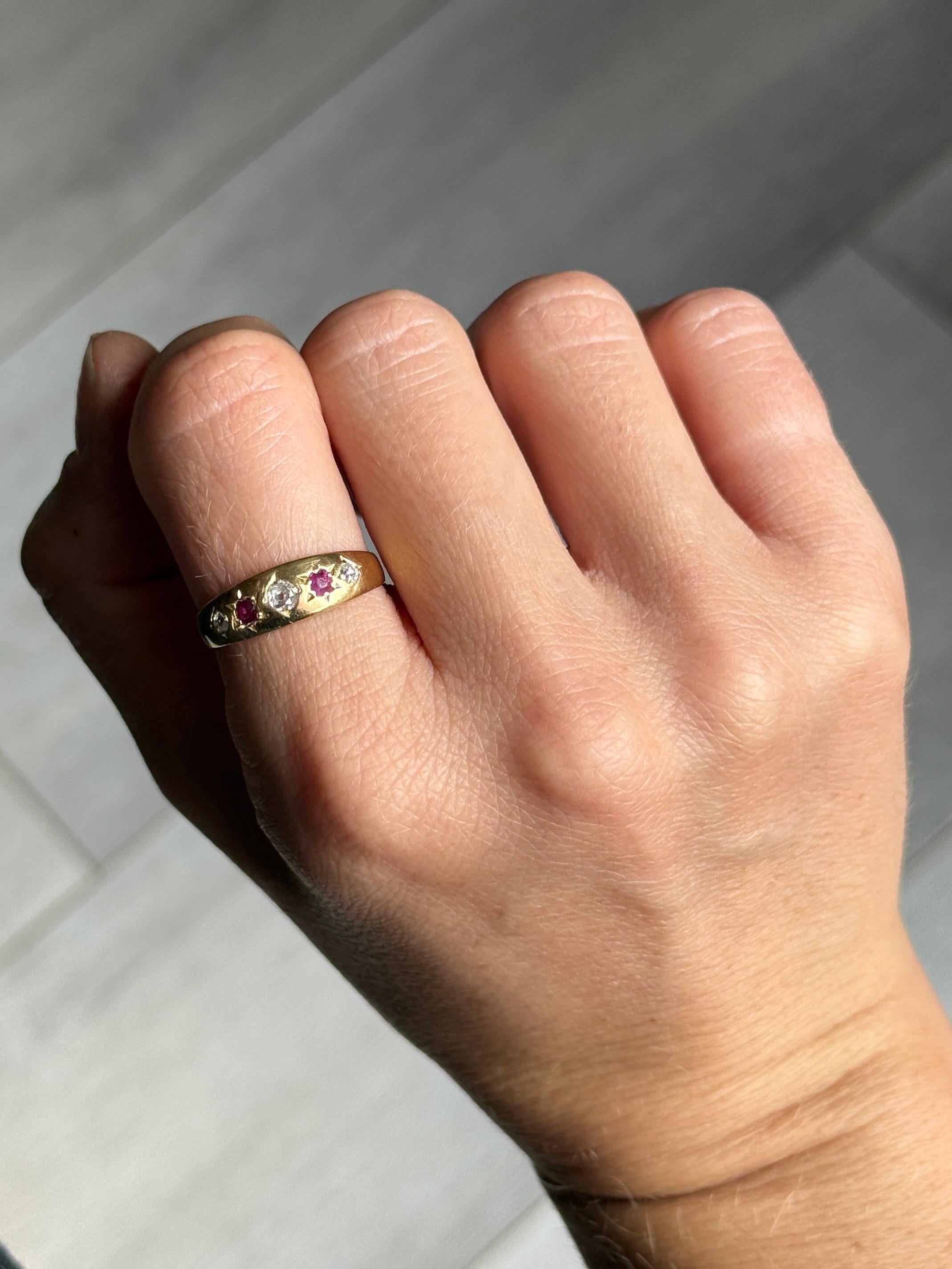 Victorian Ruby and Diamond 18 Carat Gold Five-Stone Star Setting Ring In Good Condition For Sale In Chipping Campden, GB