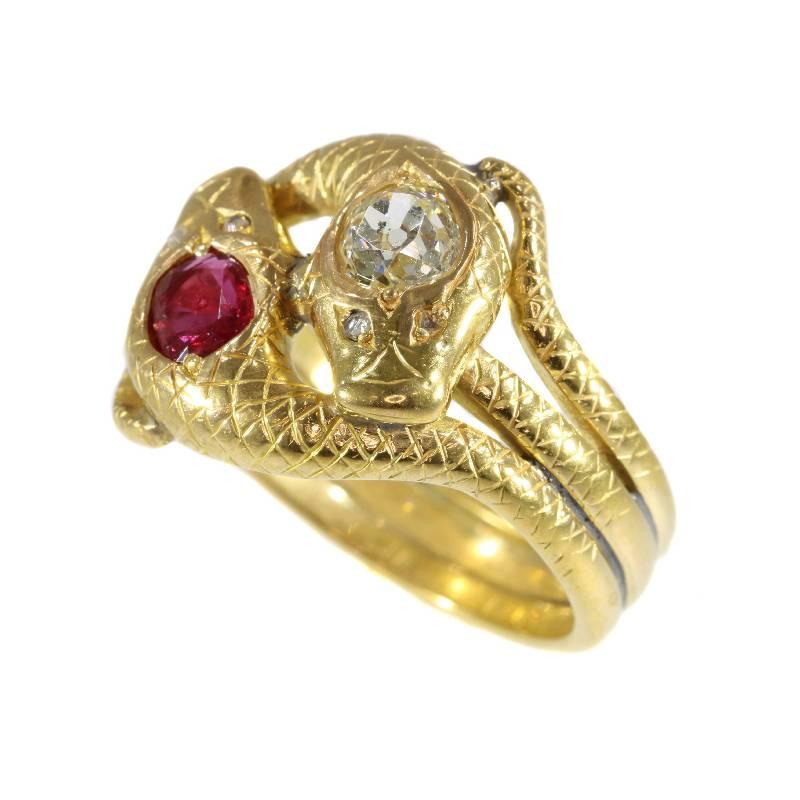 Women's or Men's Victorian Ruby and Diamond 18 Karat Yellow Gold Double Snakes Ring, 1890s For Sale