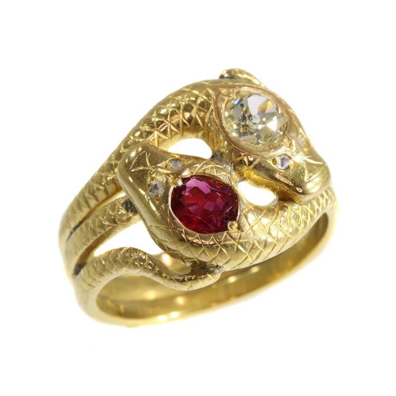 Victorian Ruby and Diamond 18 Karat Yellow Gold Double Snakes Ring, 1890s For Sale 4