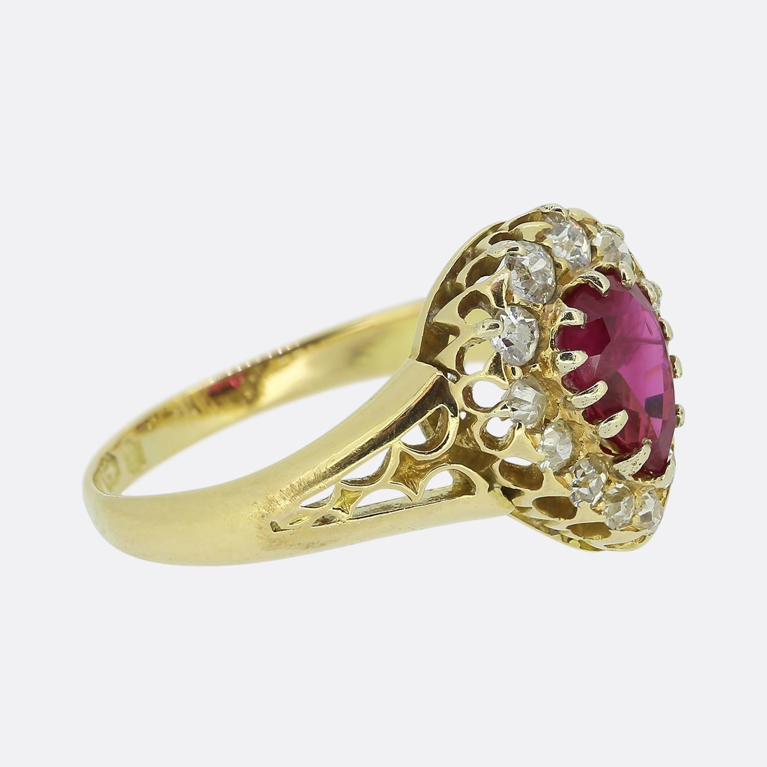 Viktorianischer Rubin- und Diamant-Cluster-Ring (Tropfenschliff) im Angebot