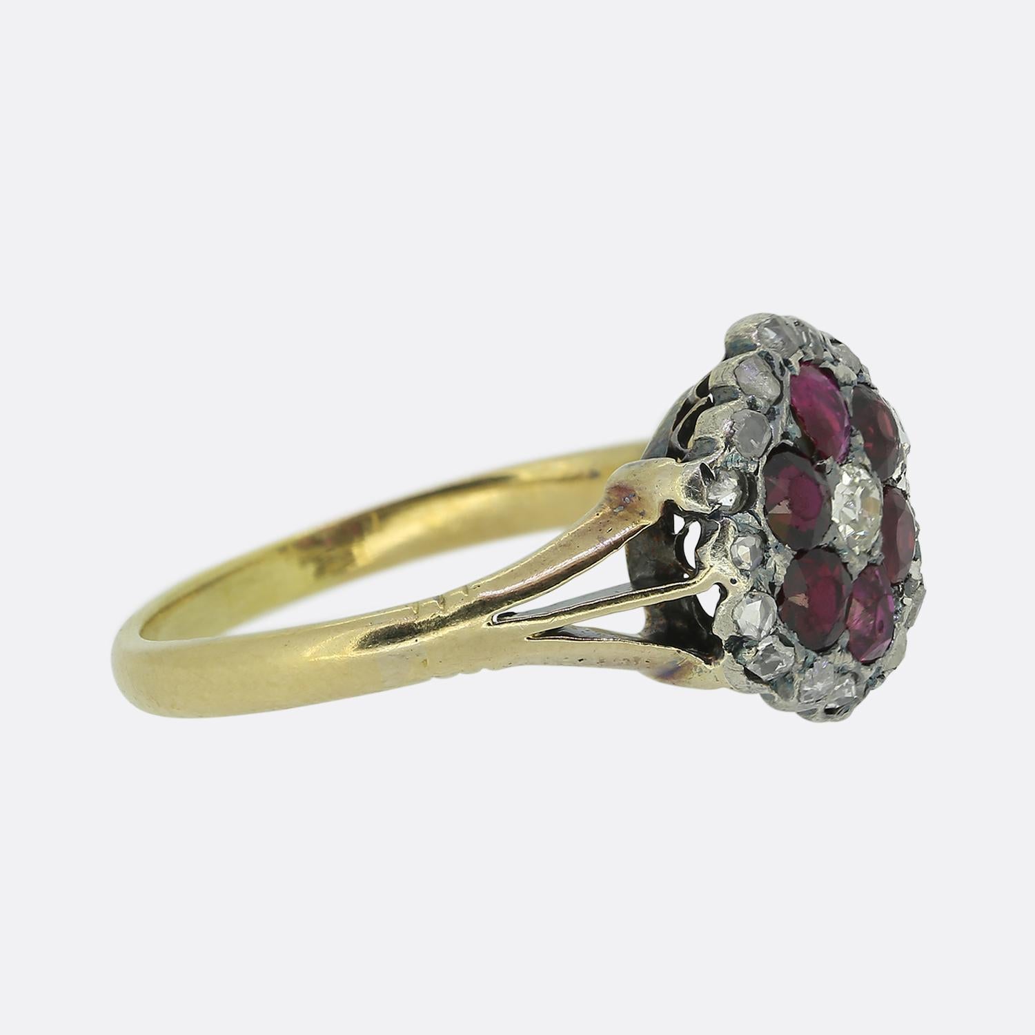 Viktorianischer Rubin- und Diamant-Cluster-Ring (Alteuropäischer Schliff) im Angebot