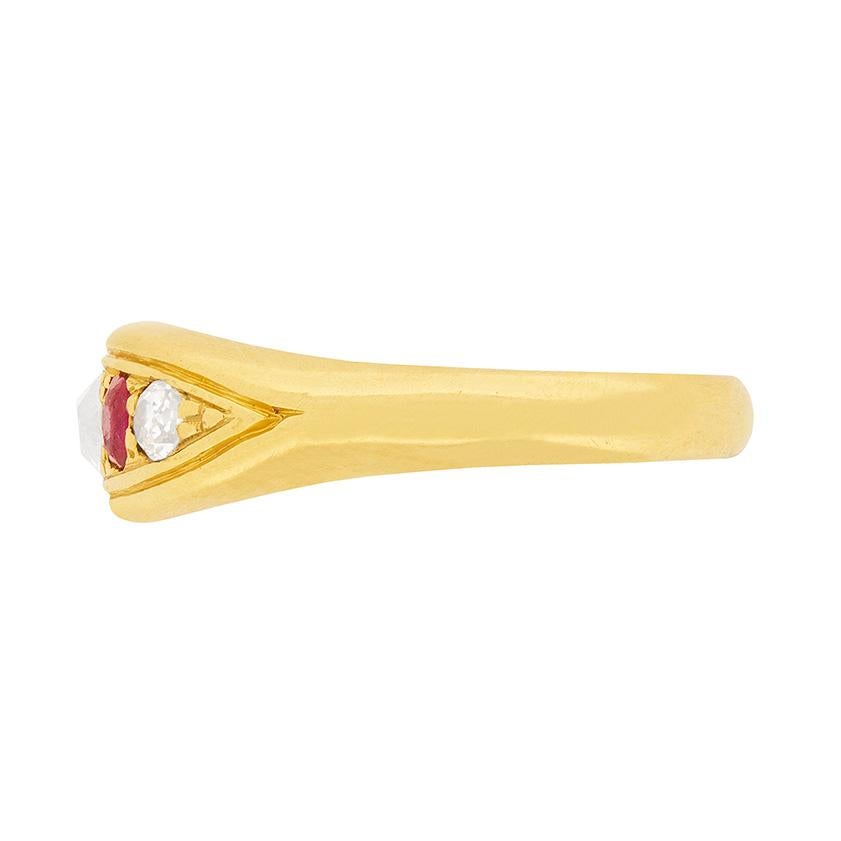 Vittoriano Anello vittoriano con cinque pietre di rubino e diamanti, circa 1900 in vendita