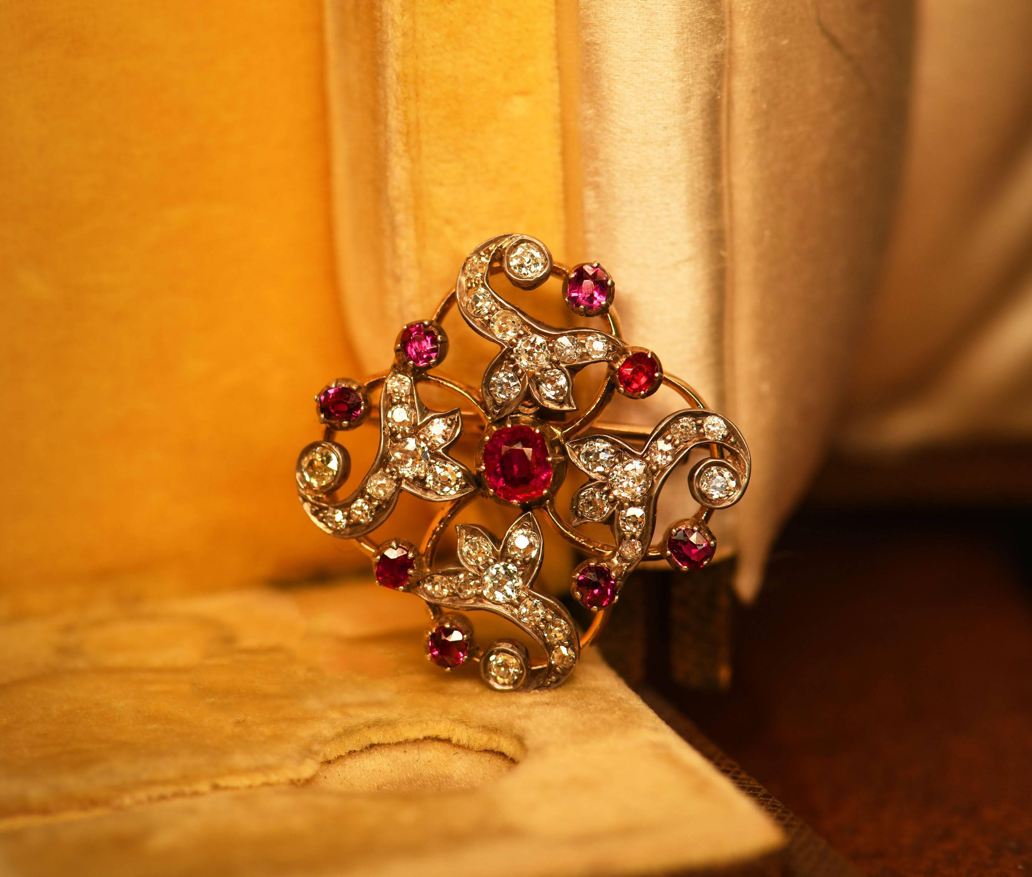 Victorian Ruby and Diamond Silver and Yellow Gold Brooch In Excellent Condition In Banbury, GB