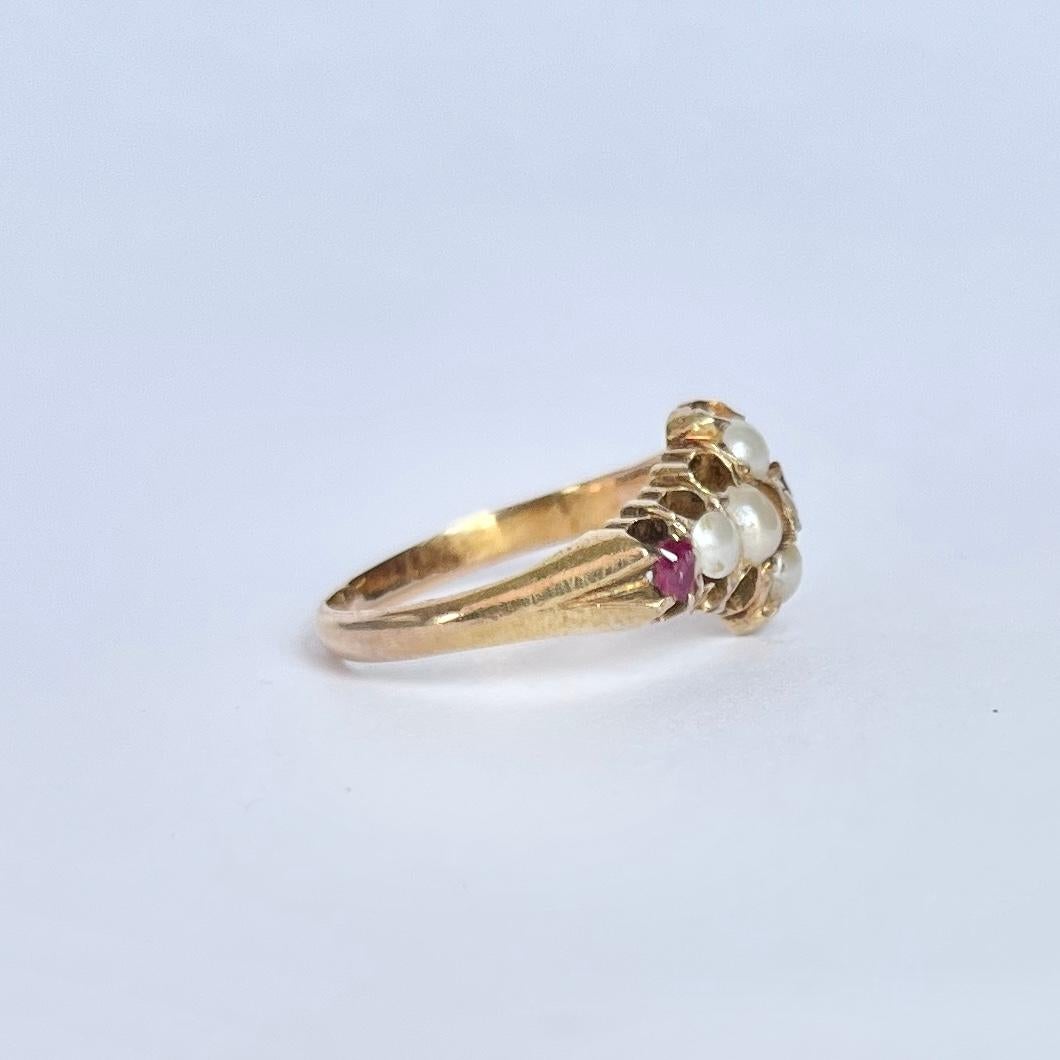 Women's or Men's Victorian Ruby and Pearl 15 Carat Gold Ring For Sale