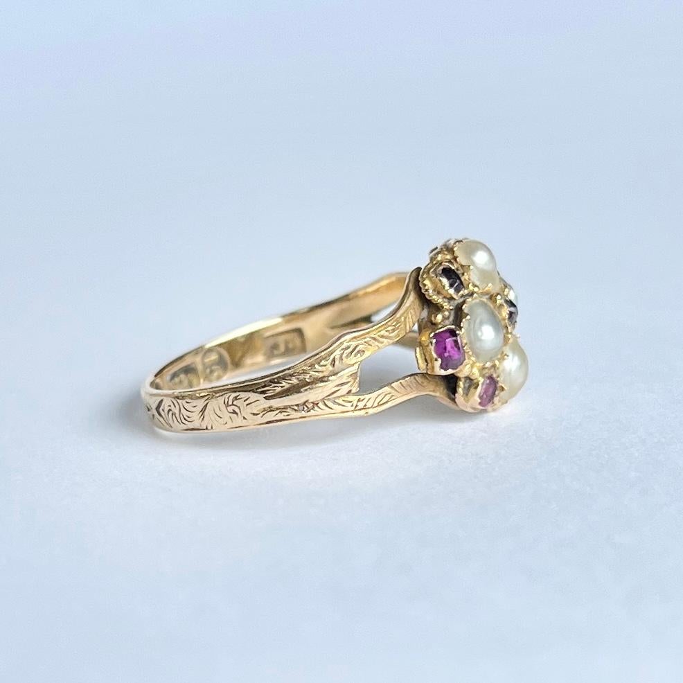 Women's or Men's Victorian Ruby and Pearl 15 Carat Gold Ring For Sale