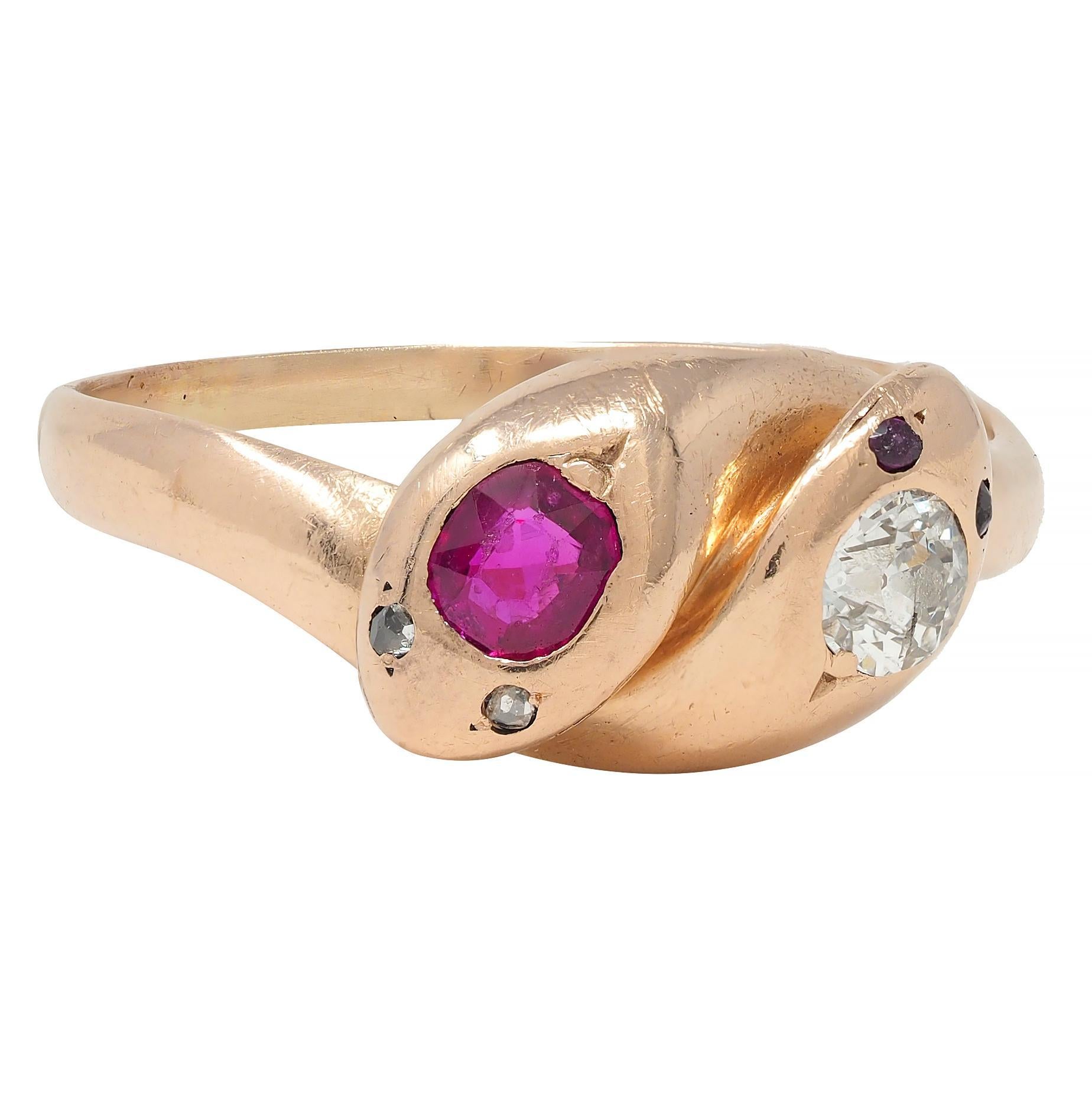 Designed as two sleek and entwined snake heads flush set with a ruby and diamond
Juxtaposed toi-et-moi style, French for 
