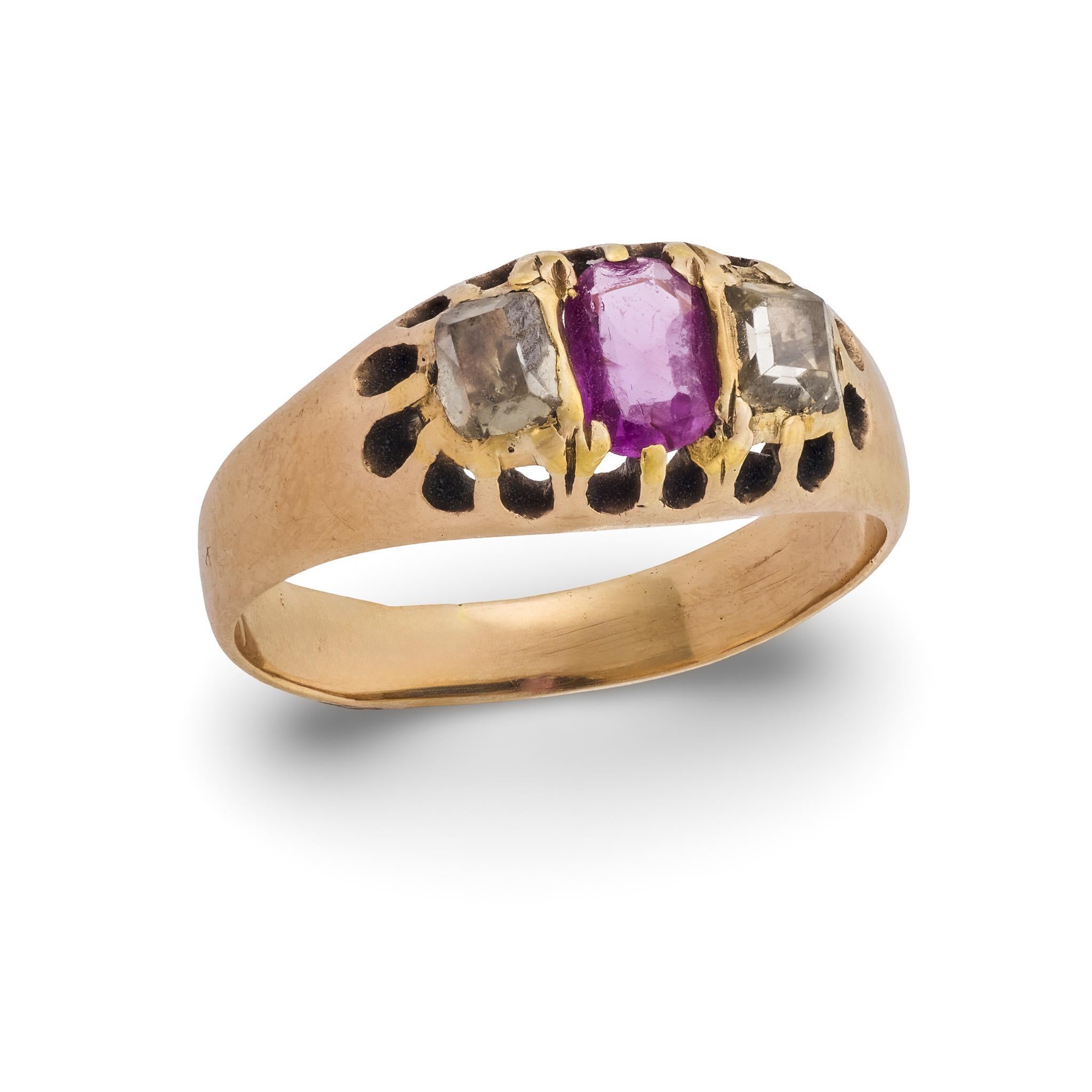 Bague victorienne à trois pierres en or jaune 14k, rubis et diamant en vente 2