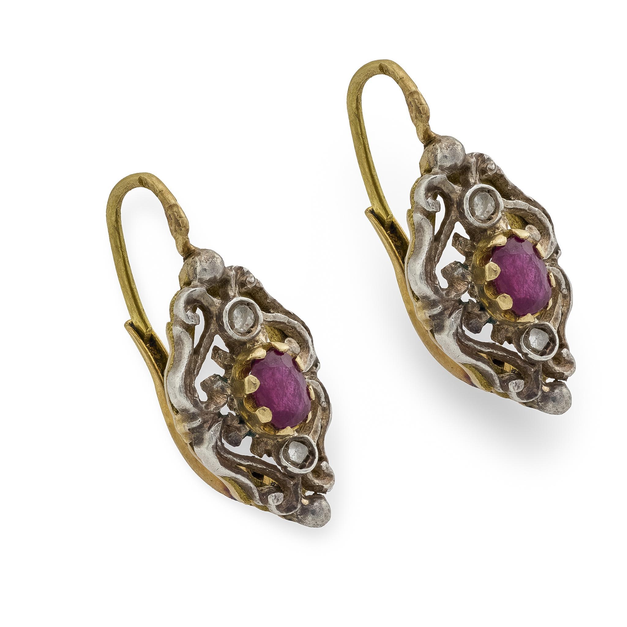 Viktorianische Rubin-Diamant-Ohrringe aus 18k Gelbgold und Silber (Ovalschliff) im Angebot