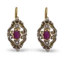 Boucles d'oreilles victoriennes en or jaune 18k et argent avec rubis et diamants