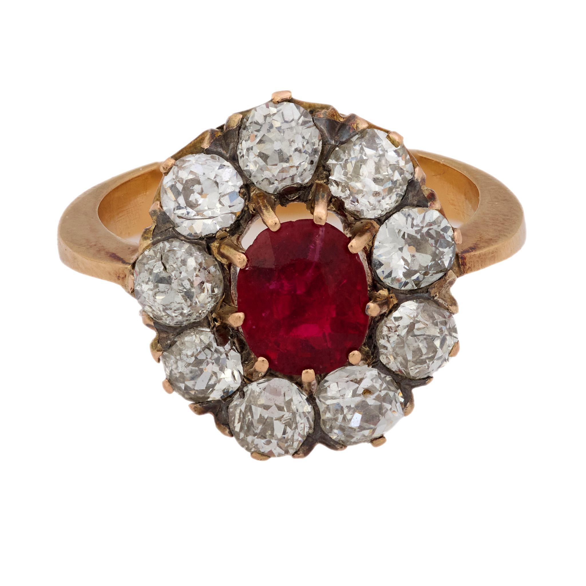 Women's Victorian ruby diamond 18k yellow gold cluster ring For Sale
