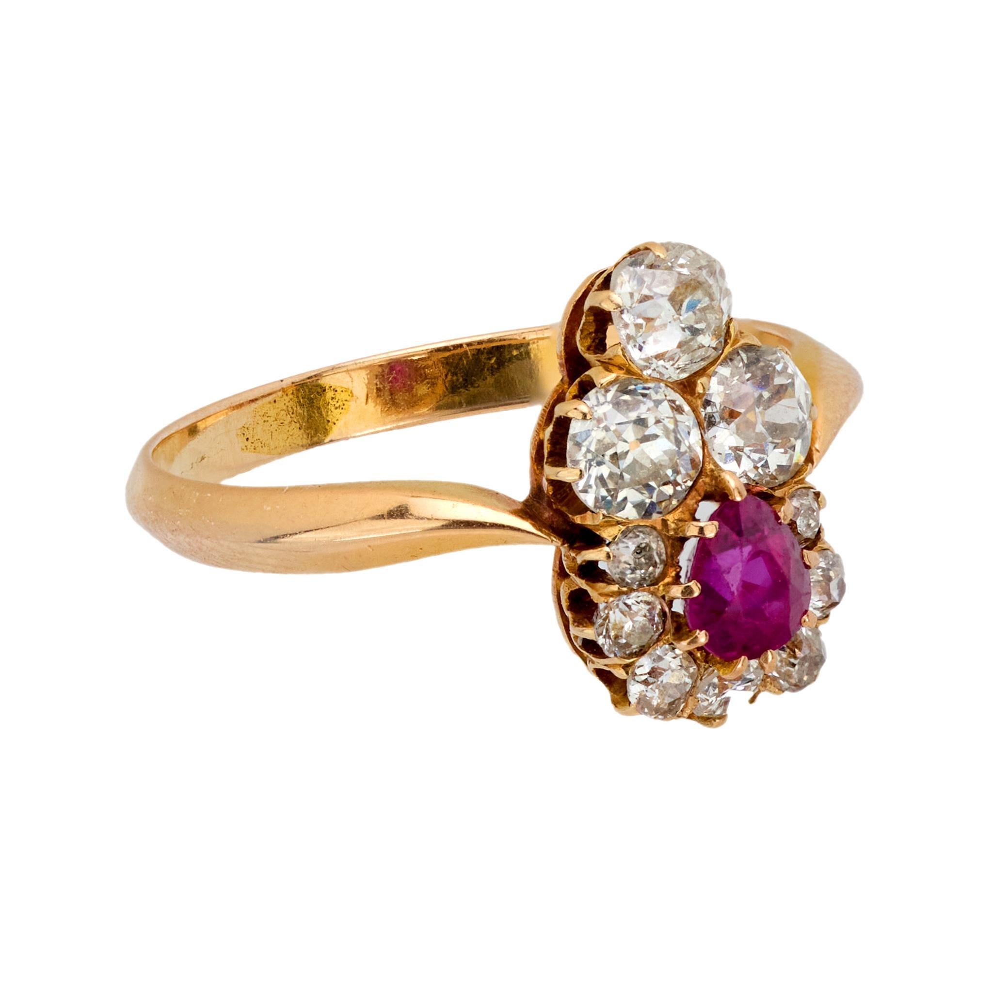 Victorien Bague victorienne en or jaune 18 carats avec rubis et diamants en vente
