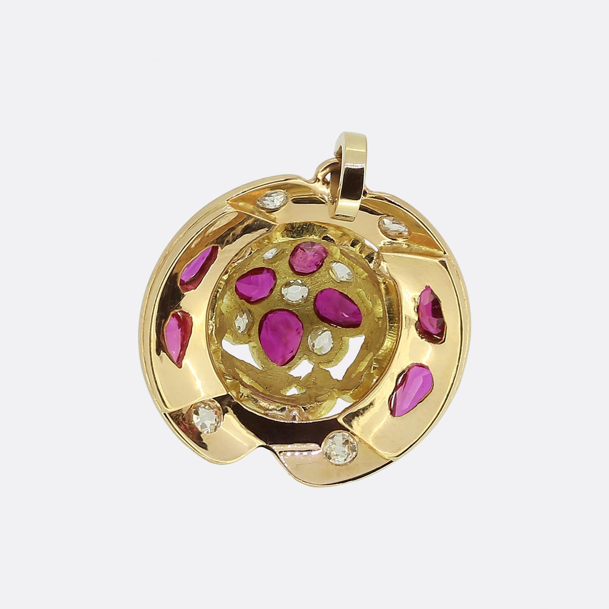 Taille poire Pendentif victorien en rubis, diamant et émail en vente