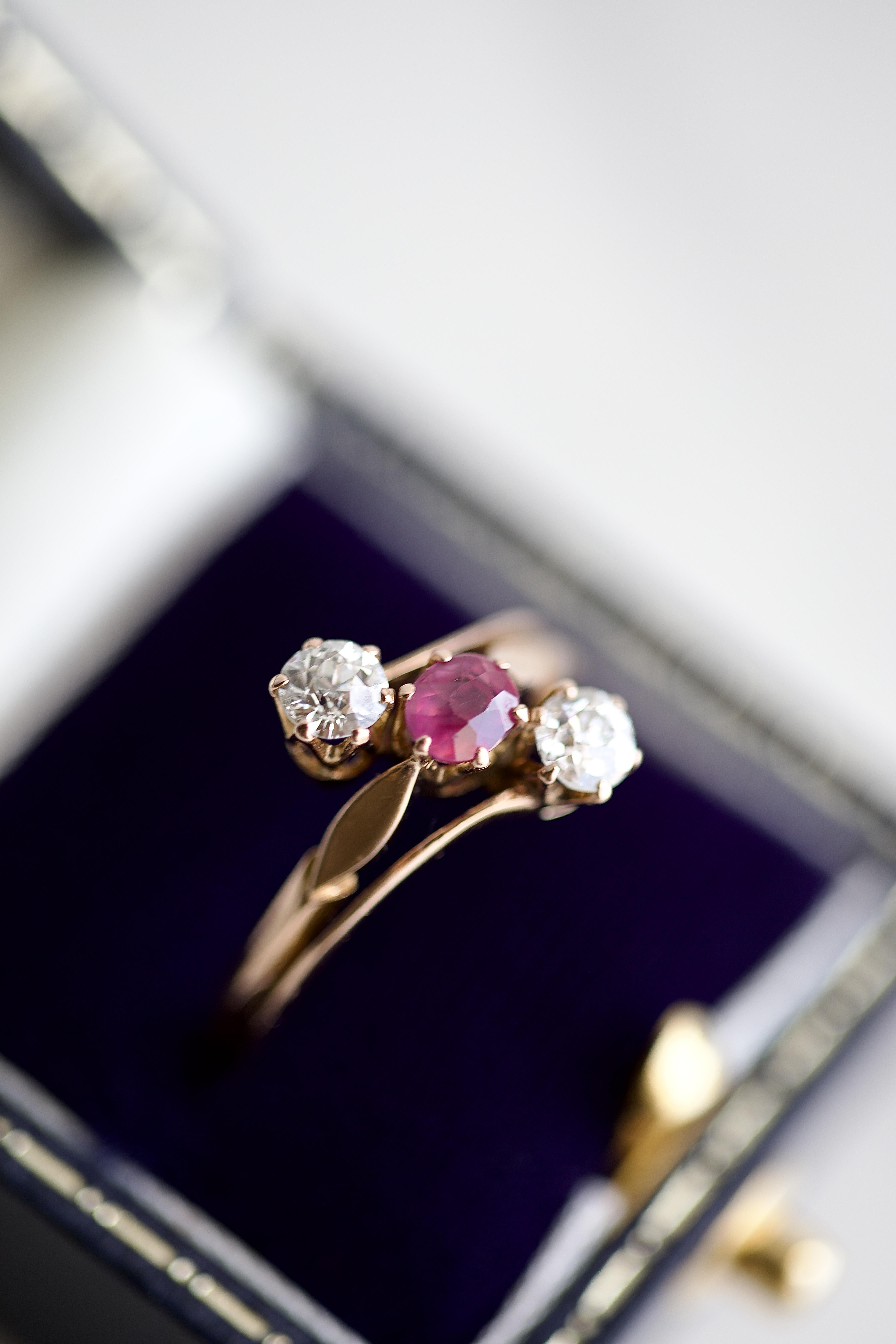 Victorian Ruby Diamond Gold Three Stone Ring In Excellent Condition For Sale In Beverly Hills, CA