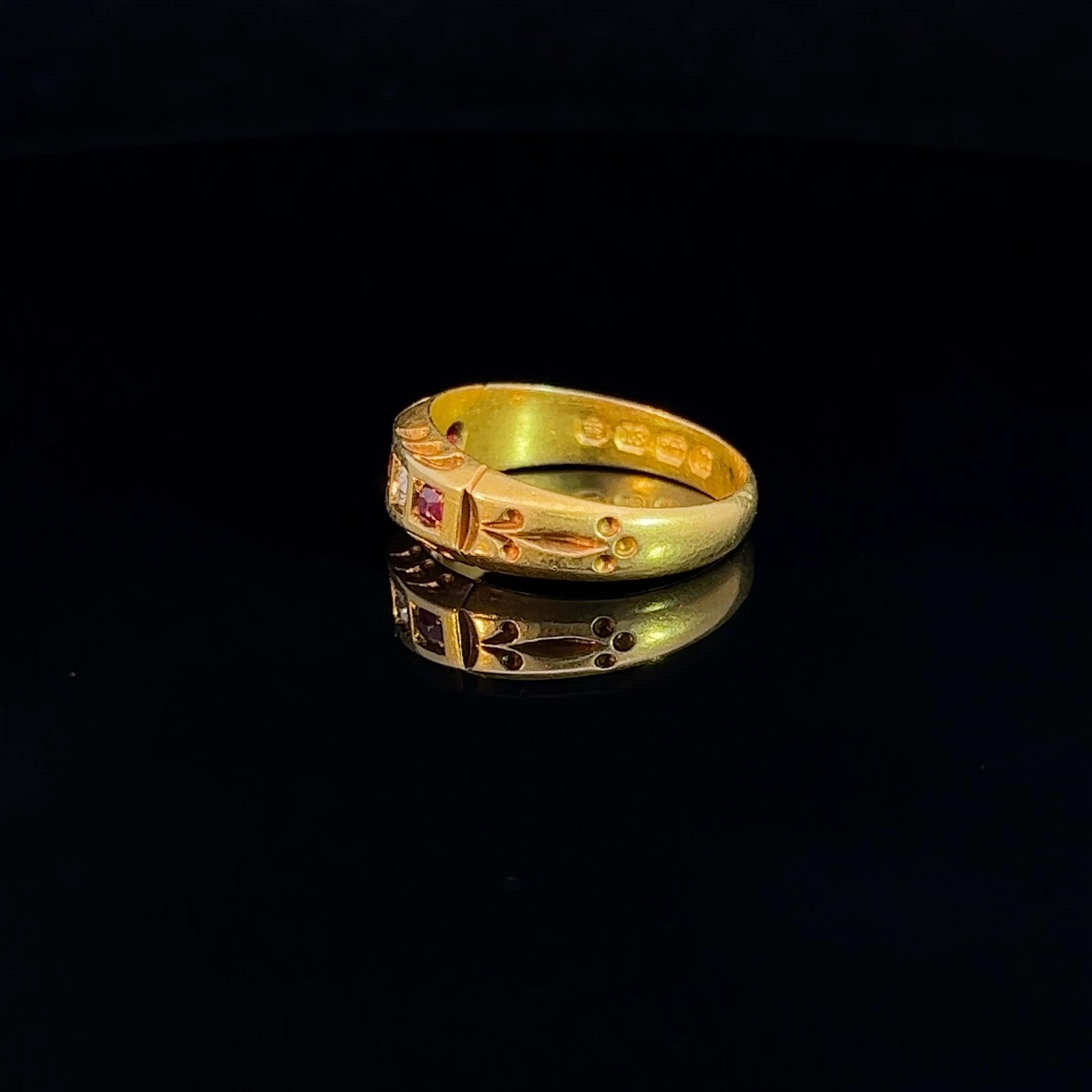 Viktorianischer Ring mit Rubin und Diamantbesatz, gestempelt Birmingham 1887 im Zustand „Gut“ im Angebot in ADELAIDE, SA