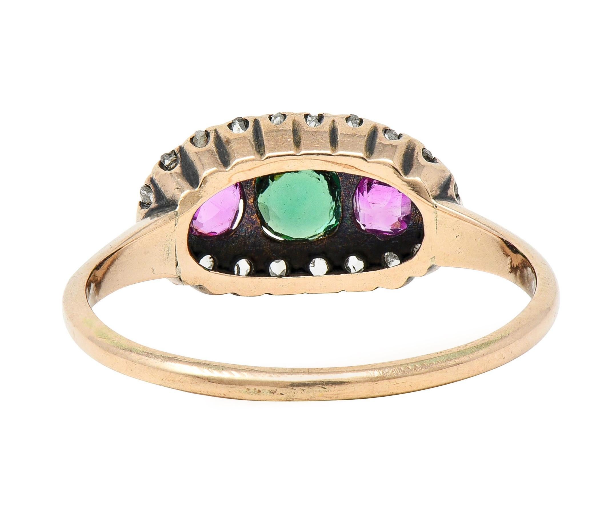Anillo Antiguo Victoriano Rubí Esmeralda Diamante Oro Amarillo 14 Kilates en Excelente Estado en Philadelphia, PA