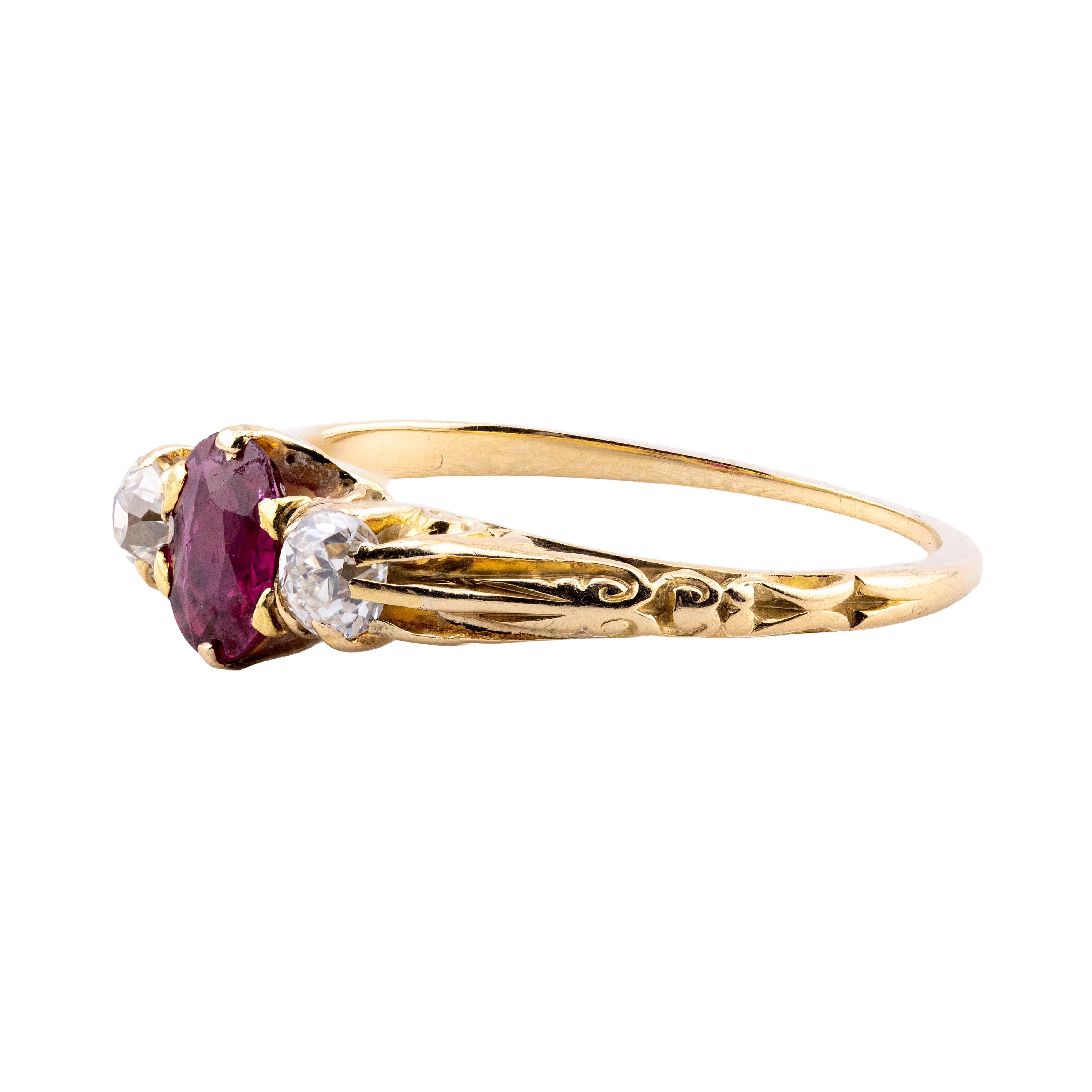 Vittoriano Victorian Ruby & Mine Cut Diamond Three Stone Ring in 18 Karat Yellow Gold in vendita