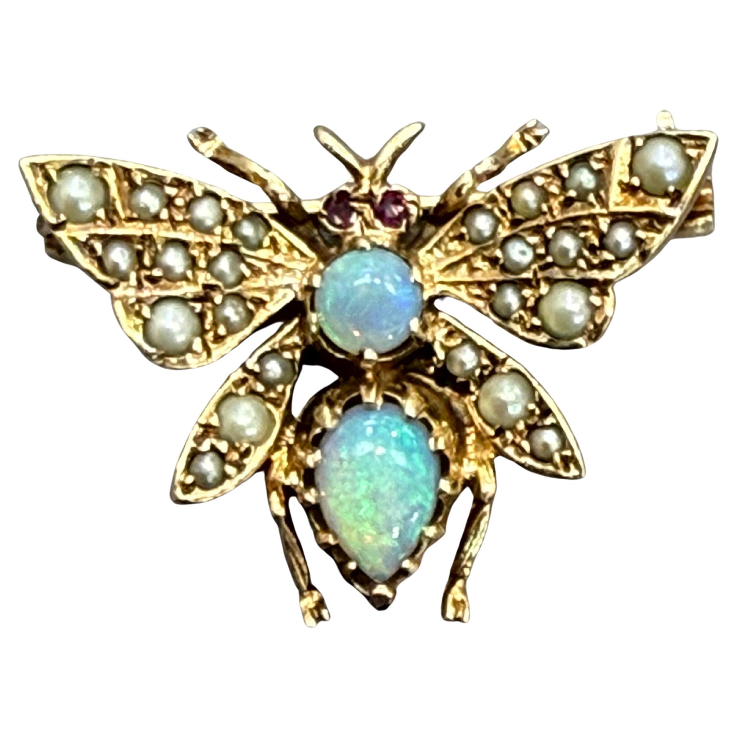 Broche victoriano de mariposa de rubí, ópalo y perla