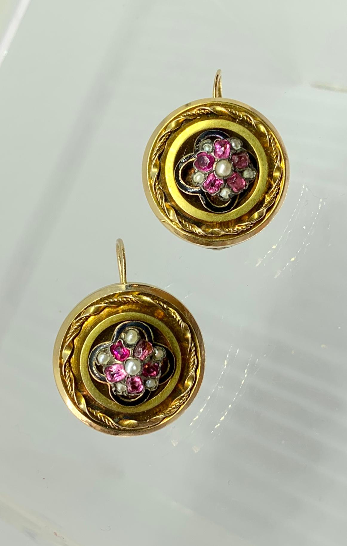 Viktorianische Rubin-Perlen-Ohrringe mit Blumen-Cluster-Motiv aus 14 Karat Gold Damen im Angebot