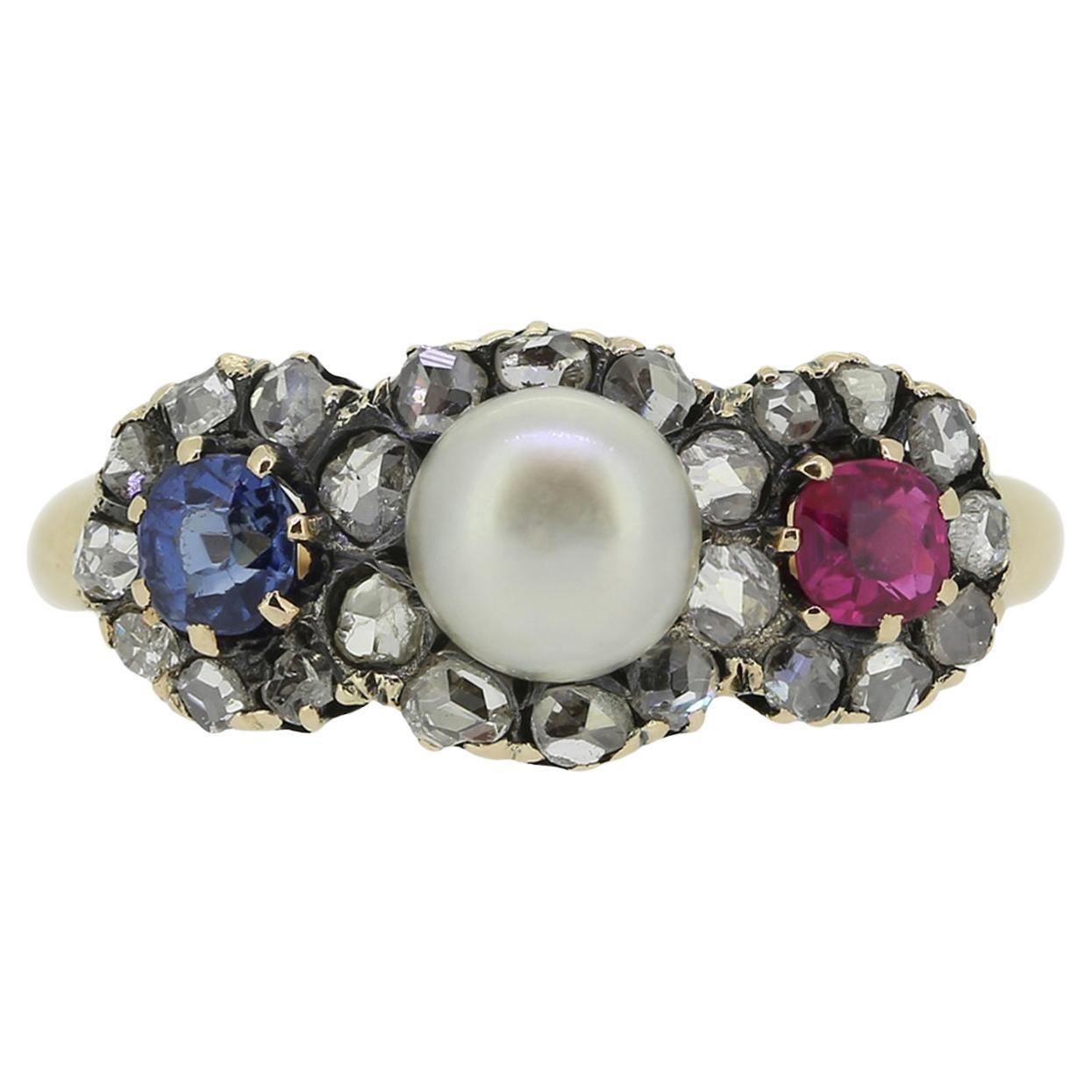 Anillo Victoriano de Rubí, Perla, Zafiro y Triple Racimo de Diamantes